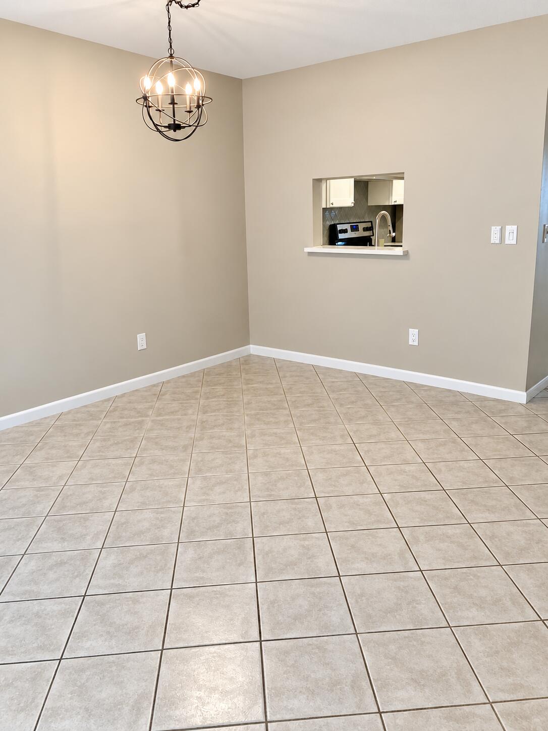 dining room-255 paradise blvd