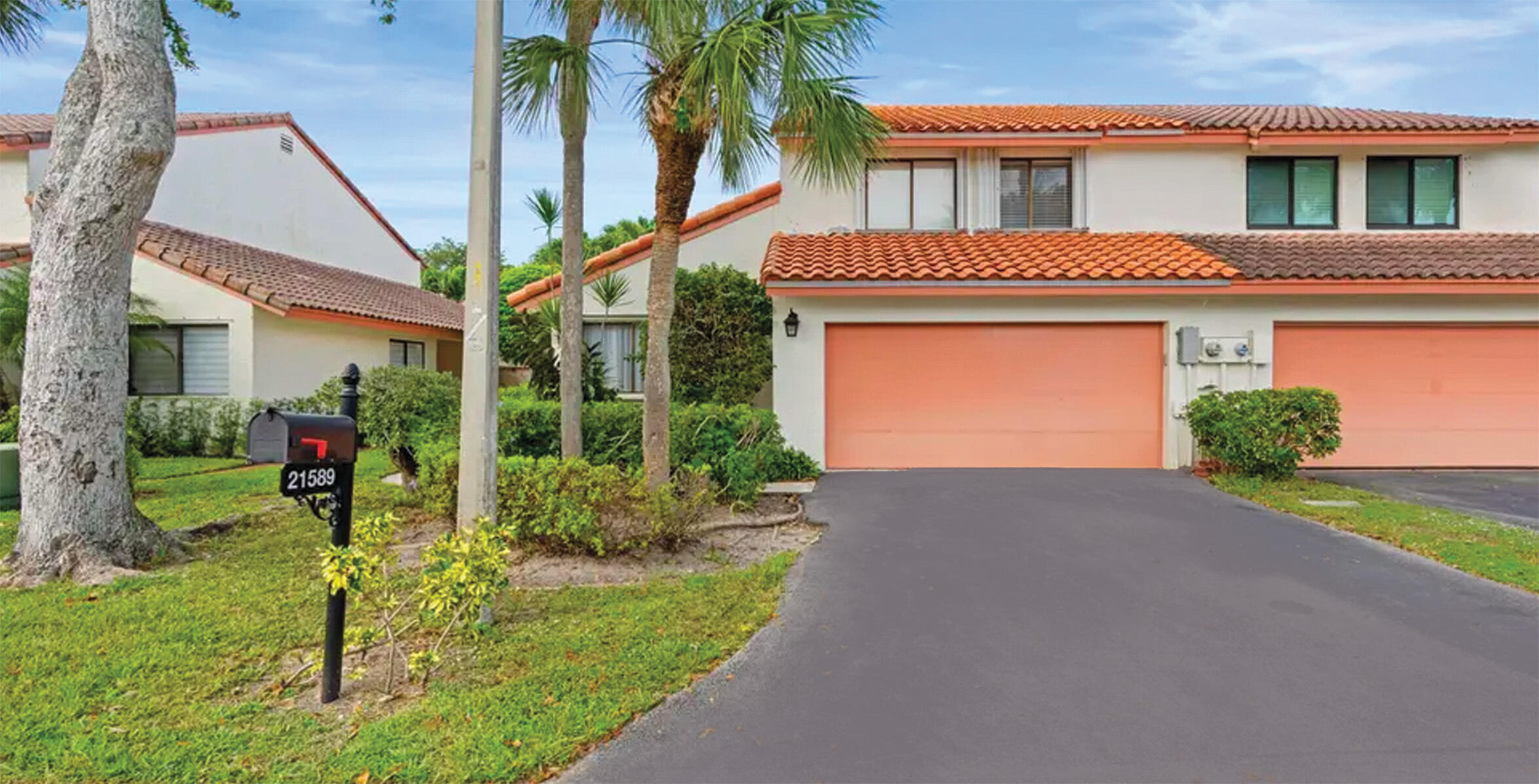 Garage & Driveway