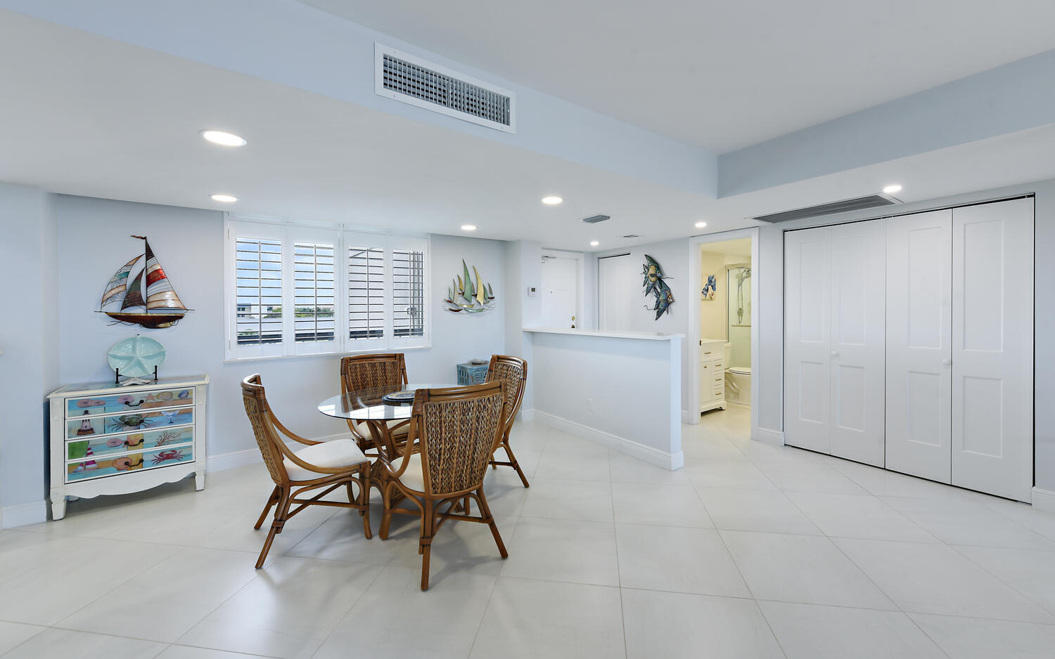 Entry-Dining area