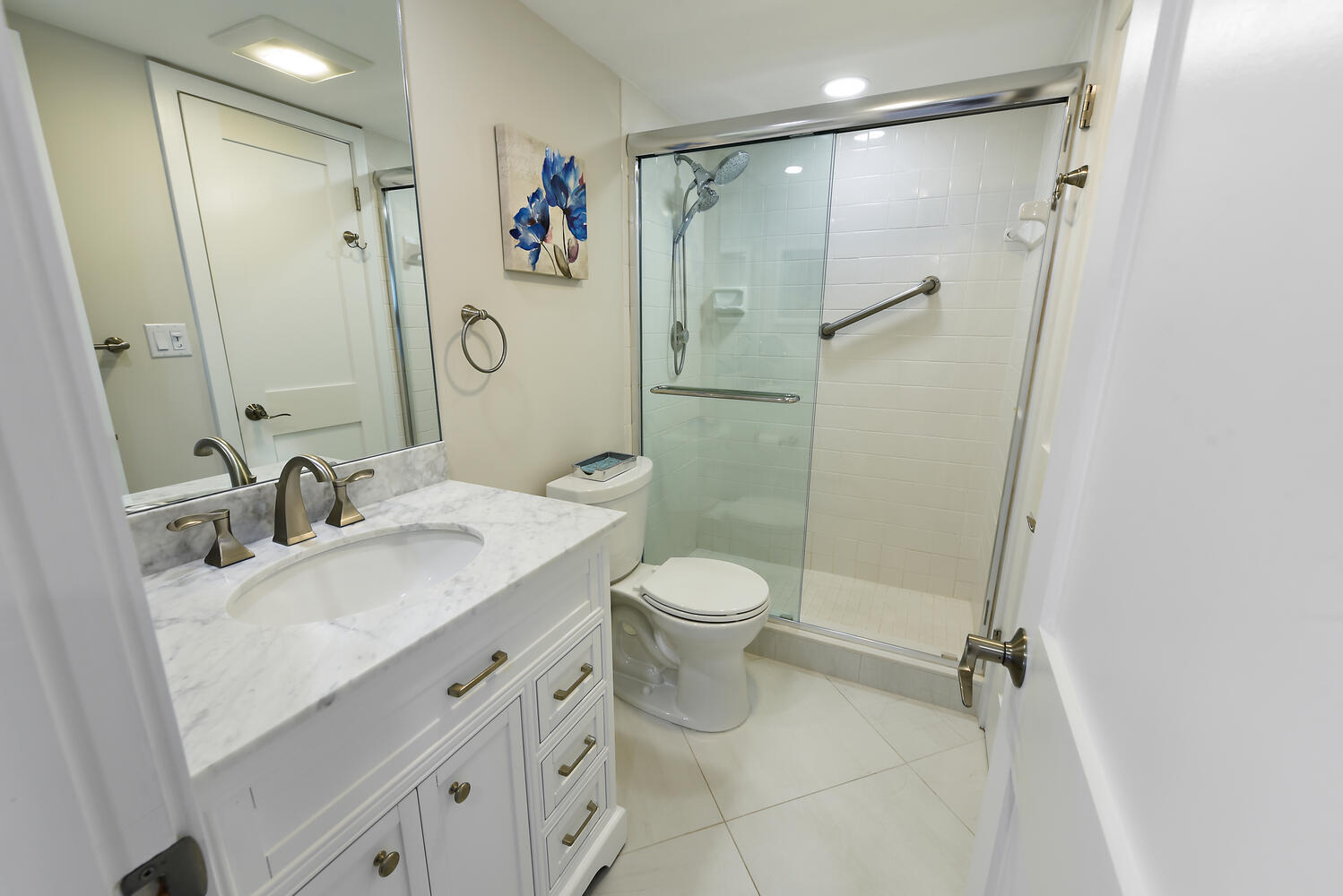 Guest Bathroom off of entry way