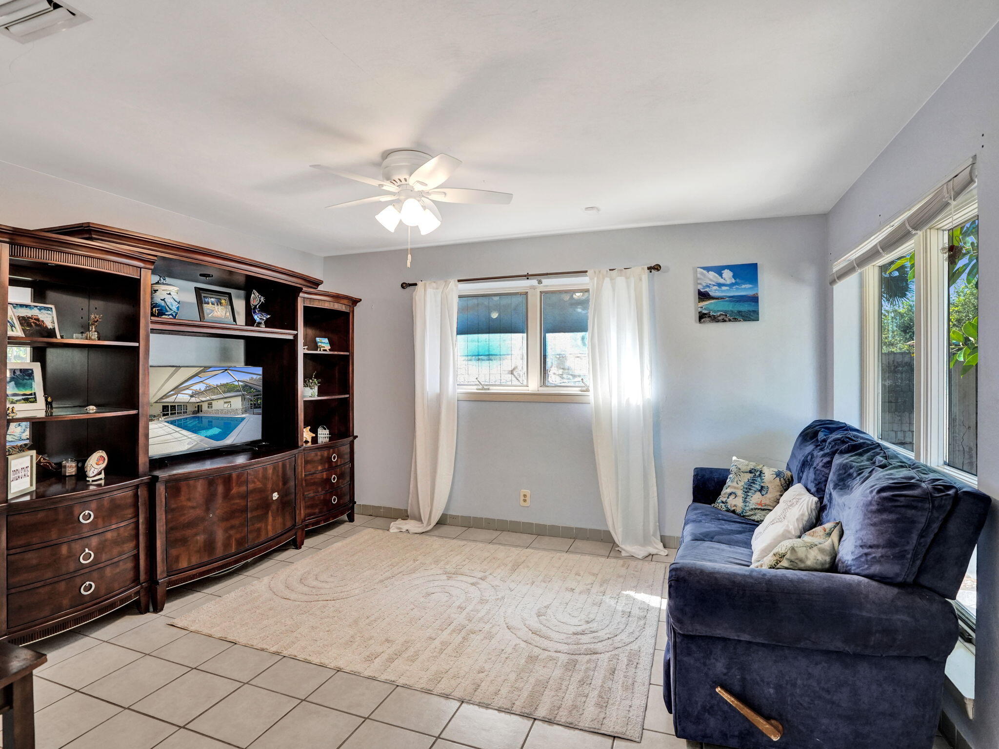 Guest House - Living Area