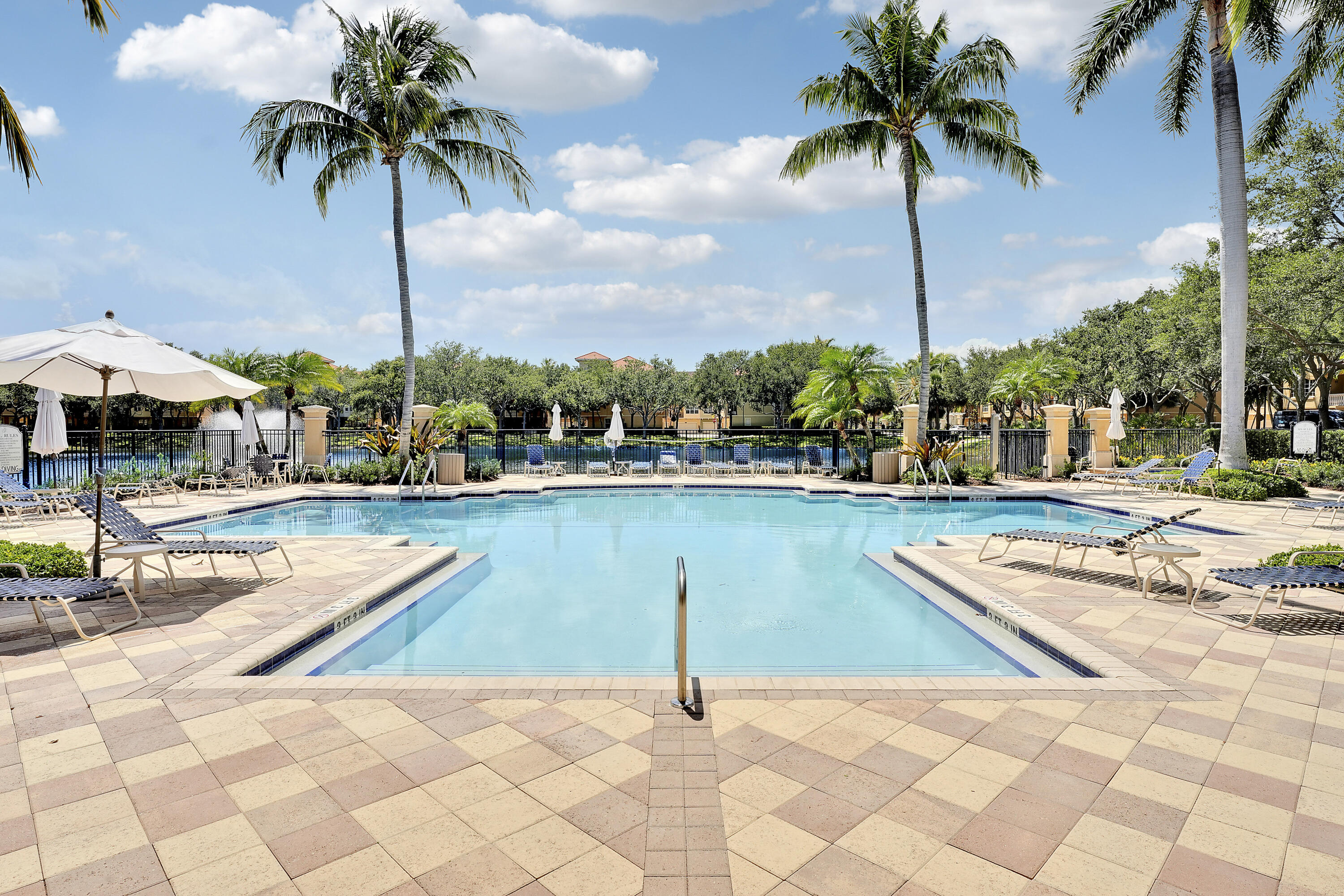 Harbour Oaks Pool