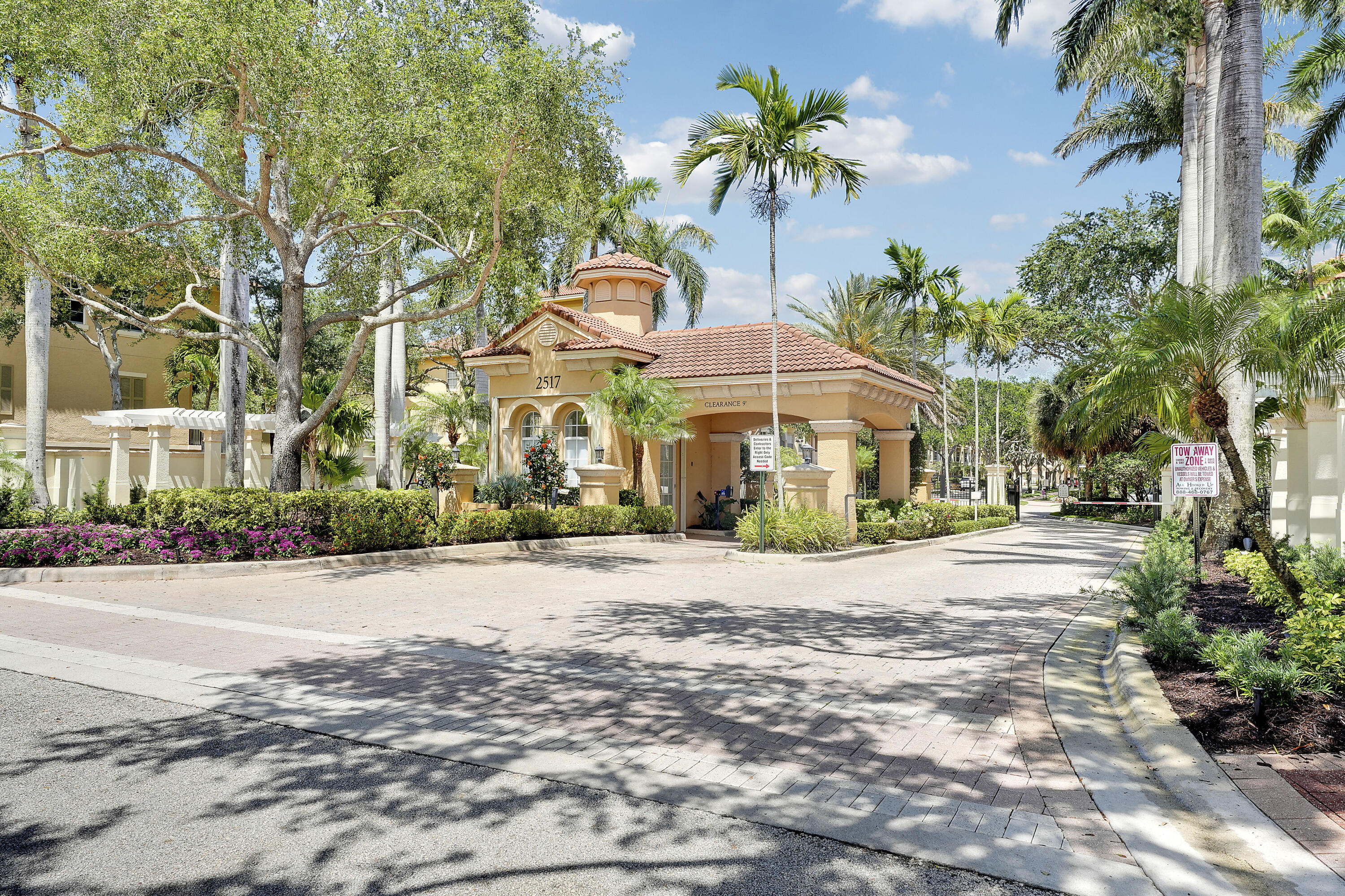 Harbour Oaks Gated Entrance