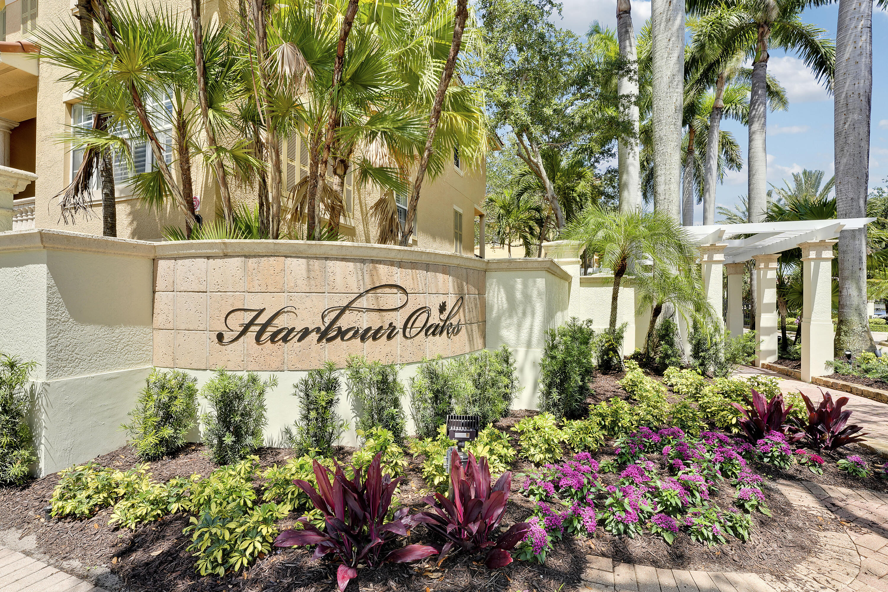 Harbour Oaks Entrance