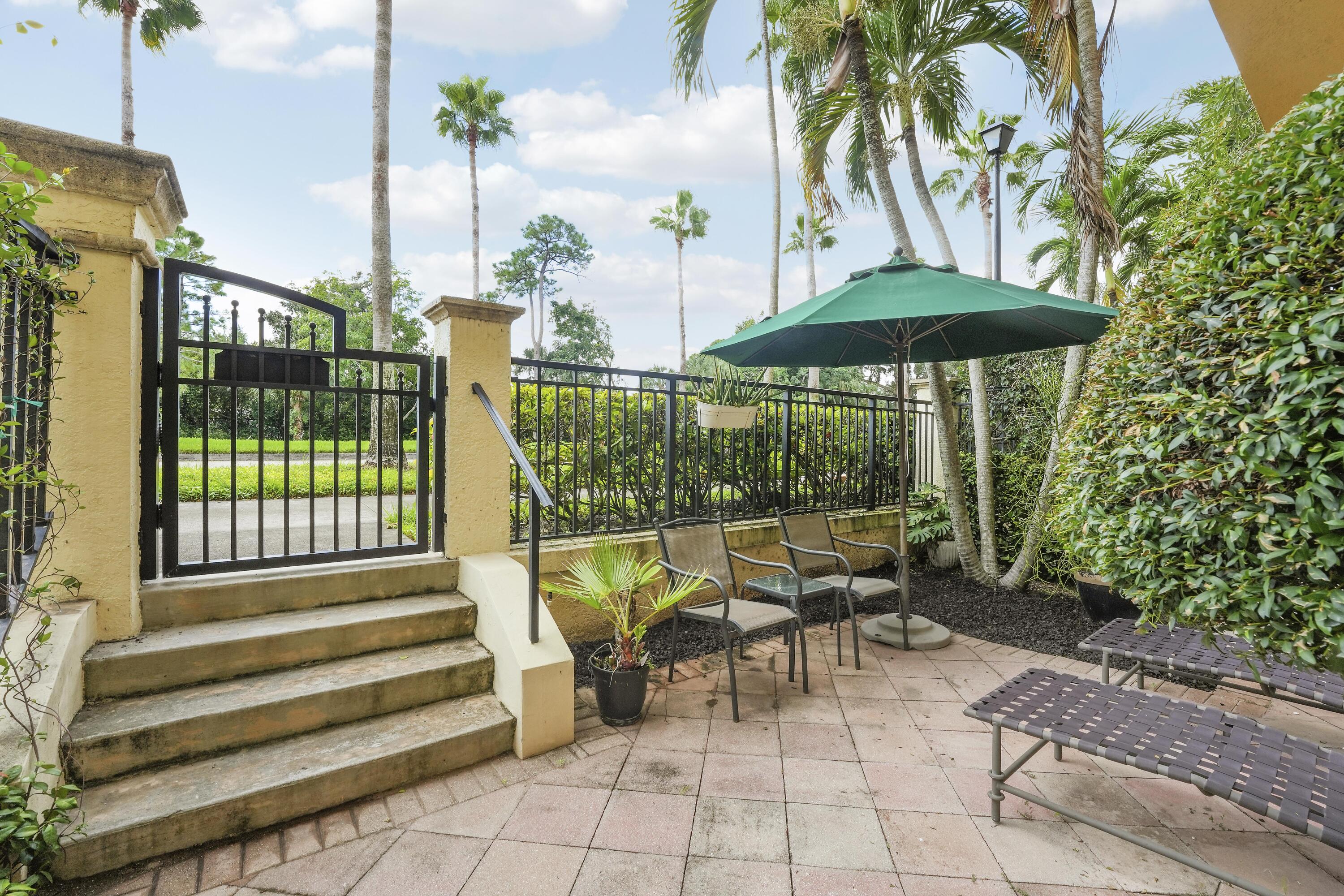2548 Gardens Parkway Front Patio
