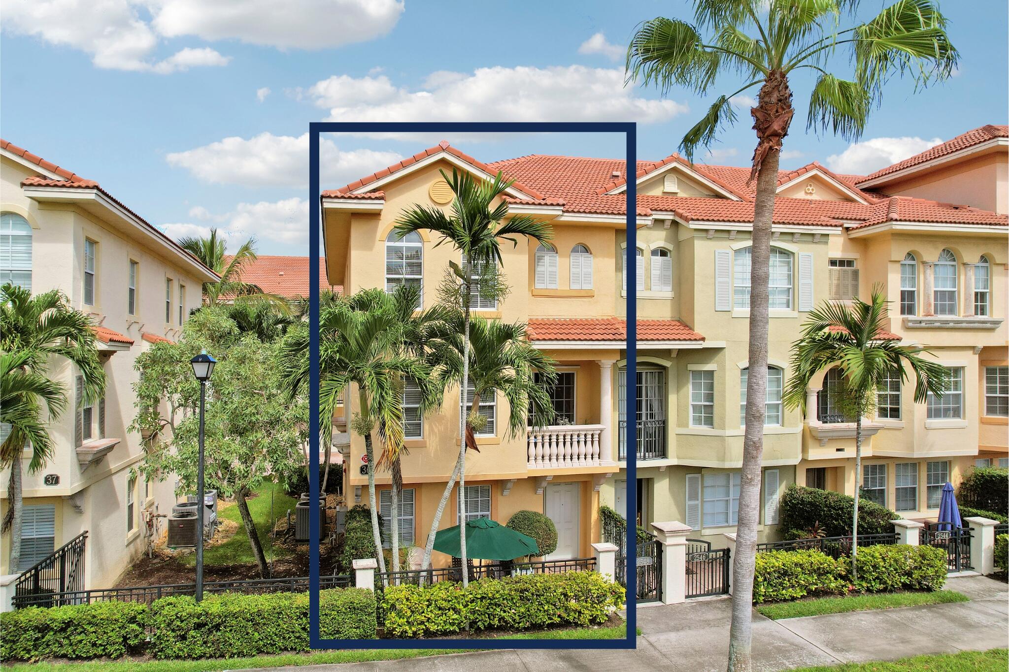 2548 Gardens Parkway - END UNIT