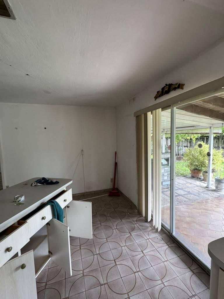 Kitchen to slidedoor