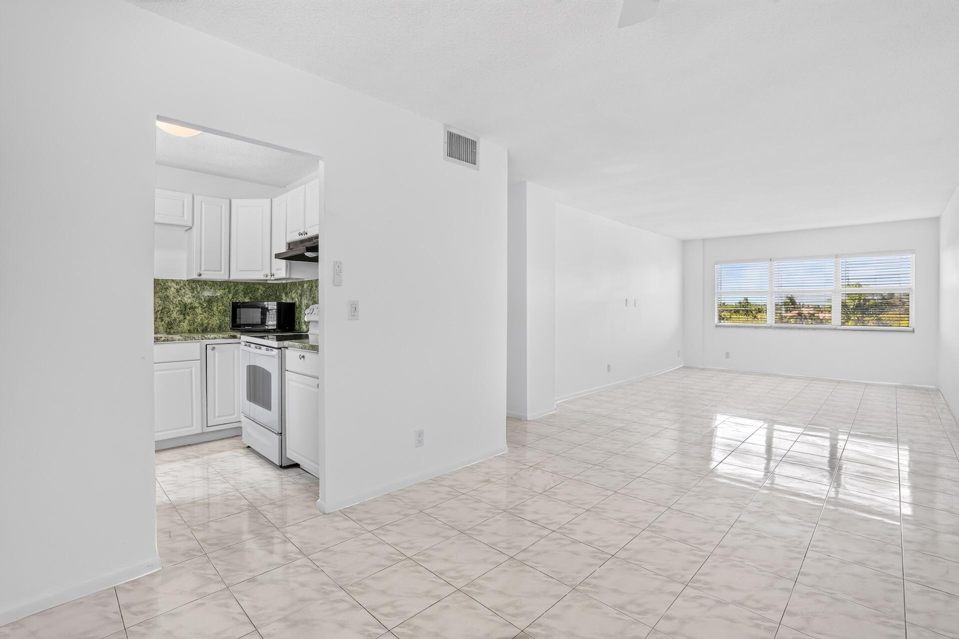 Horizon 404 DINING AREA
