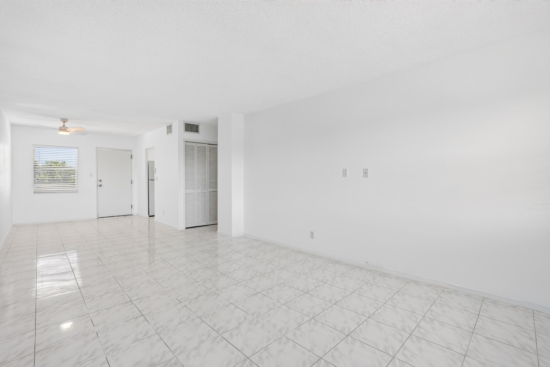 Horizon 404 Living area 4