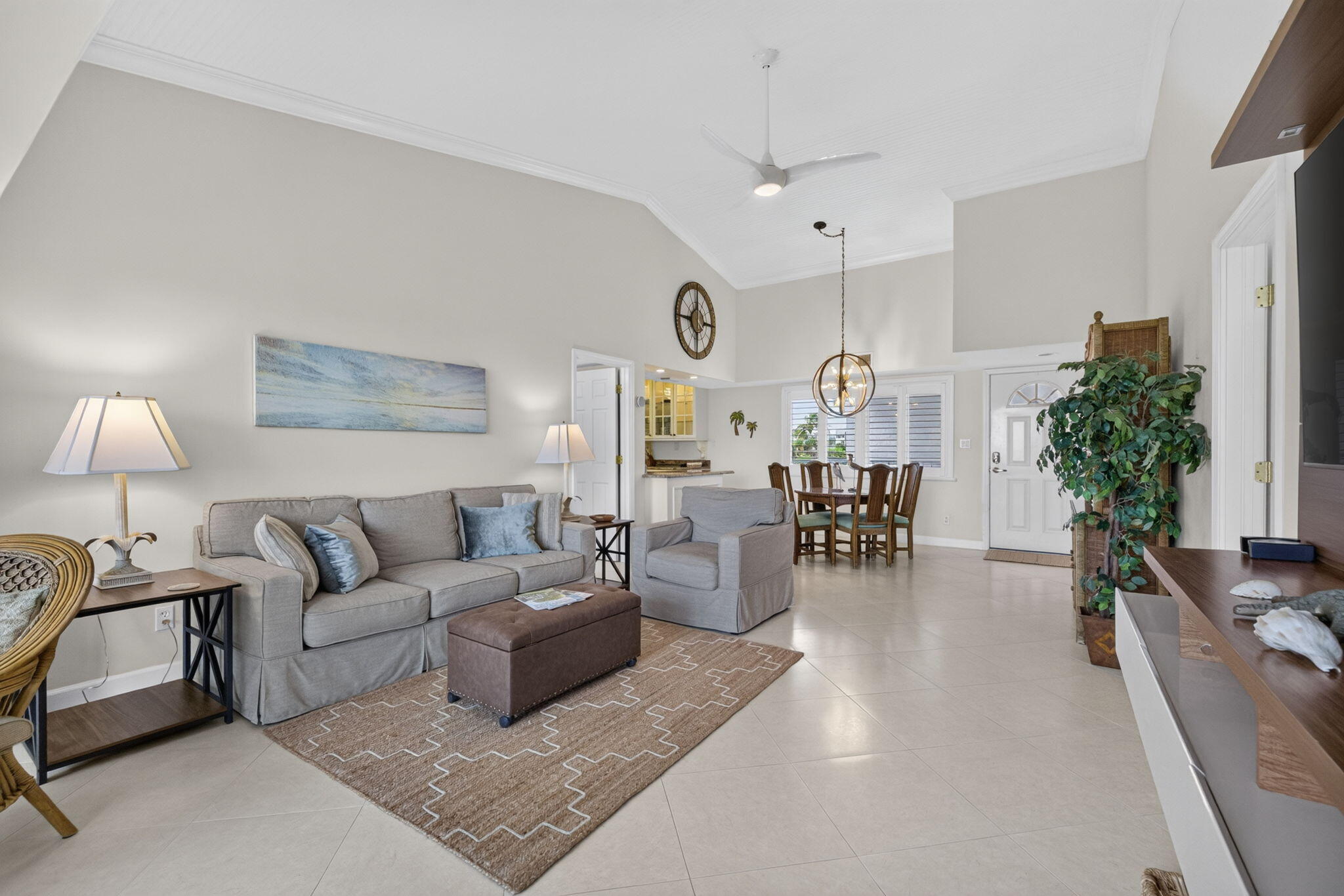 VAUILTED CEILING LIVING ROOM