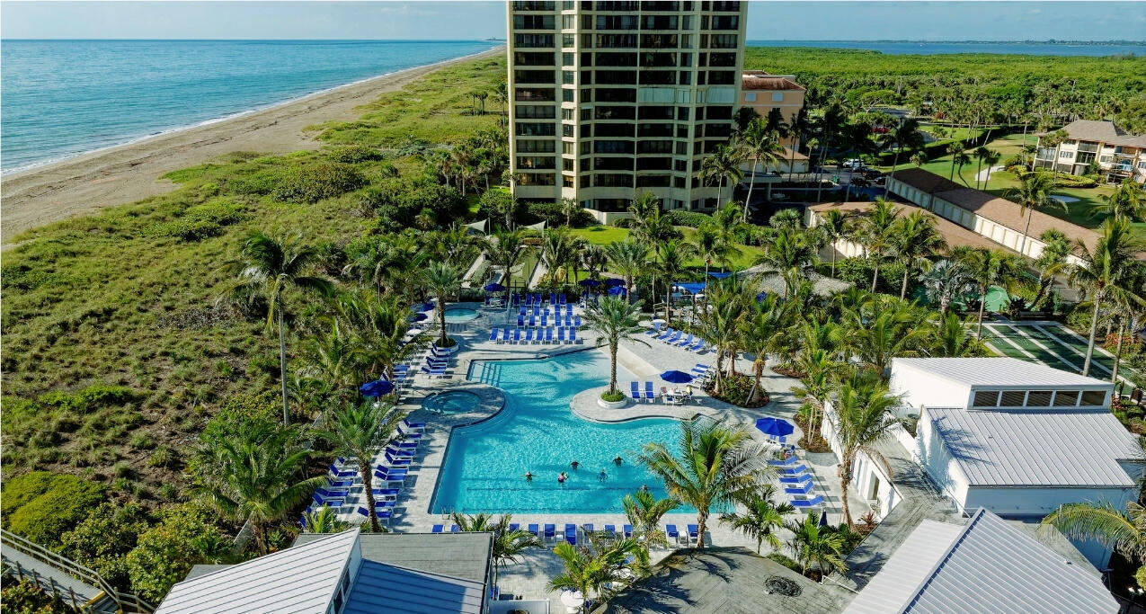 MAIN POOL...