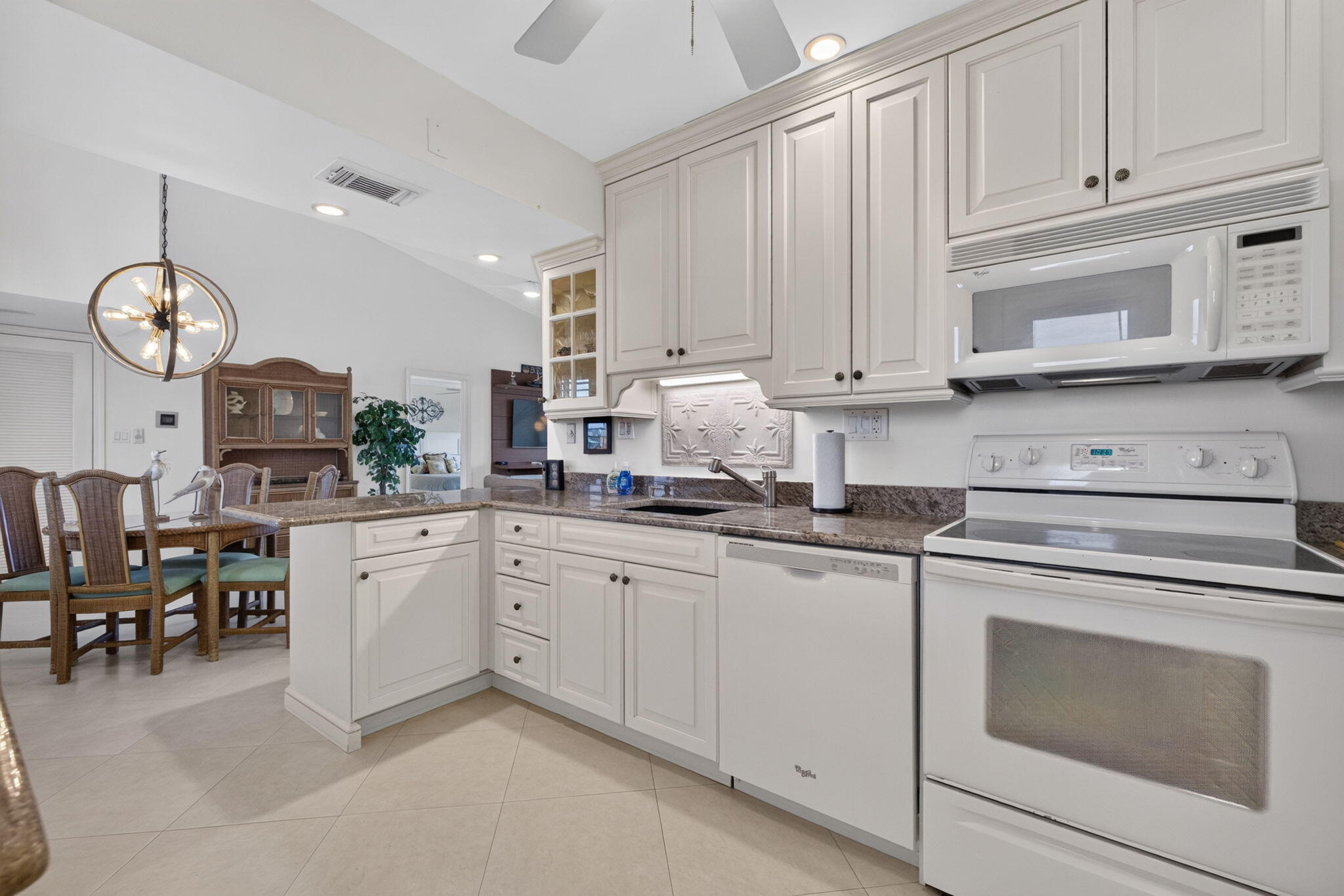 KITCHEN..... KITCHEN.....