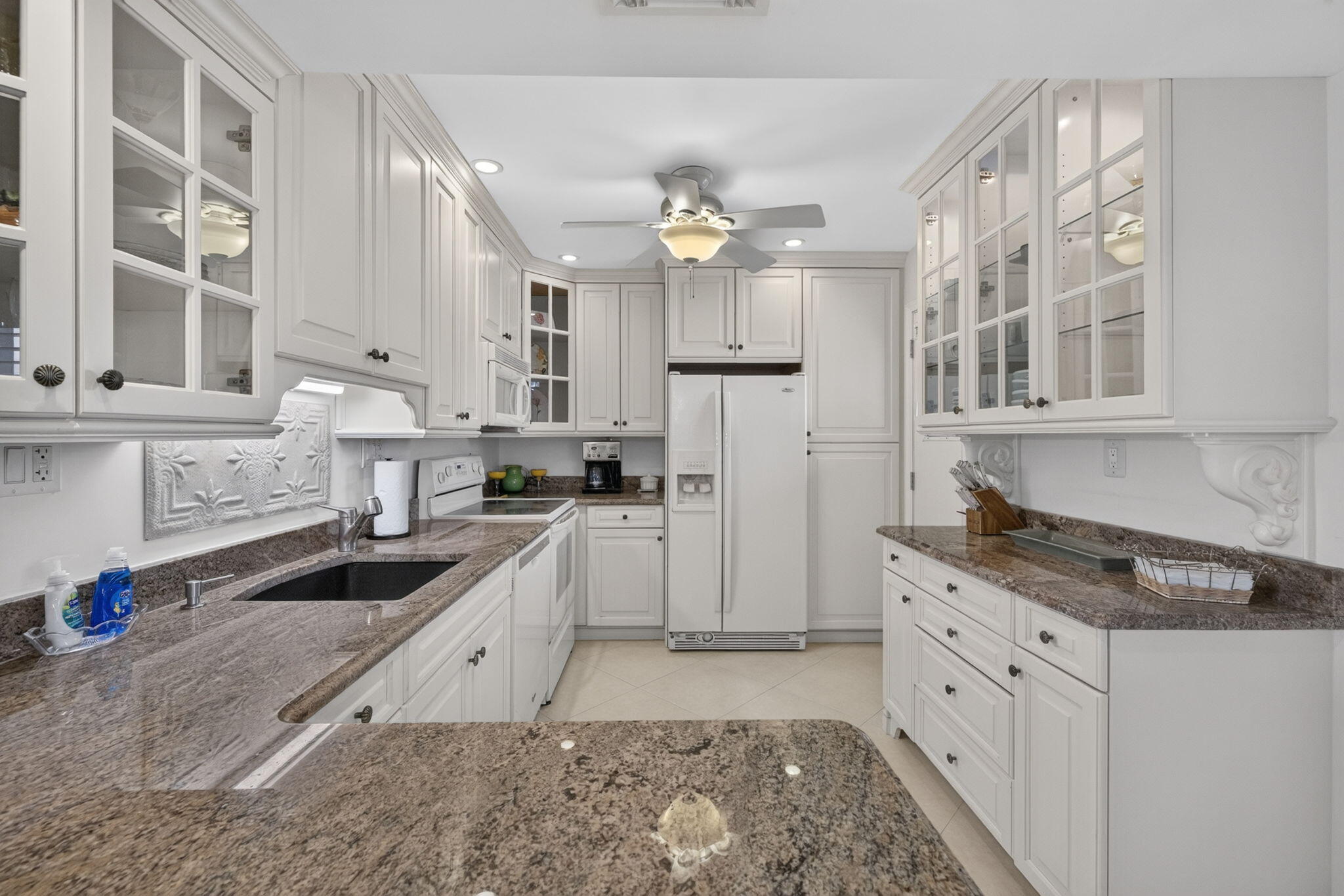 KITCHEN... KITCHEN...