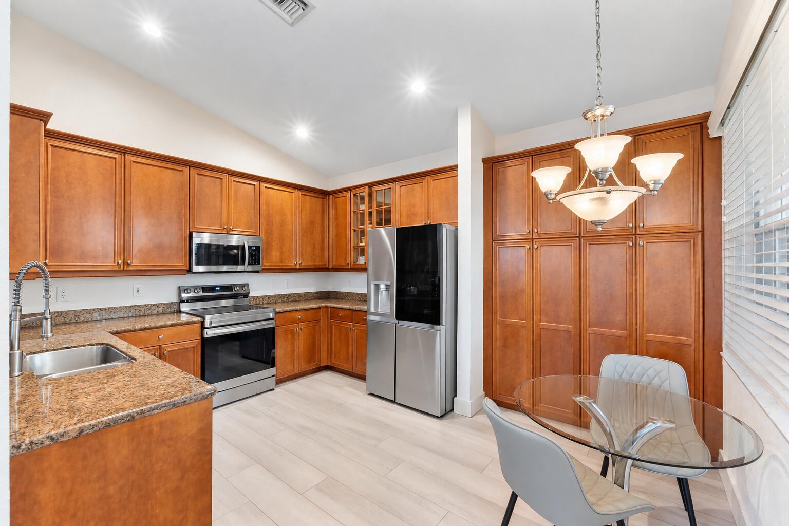 *kitchen C5EA8C82-6705-4DC1-B8BF-BDC6EE6