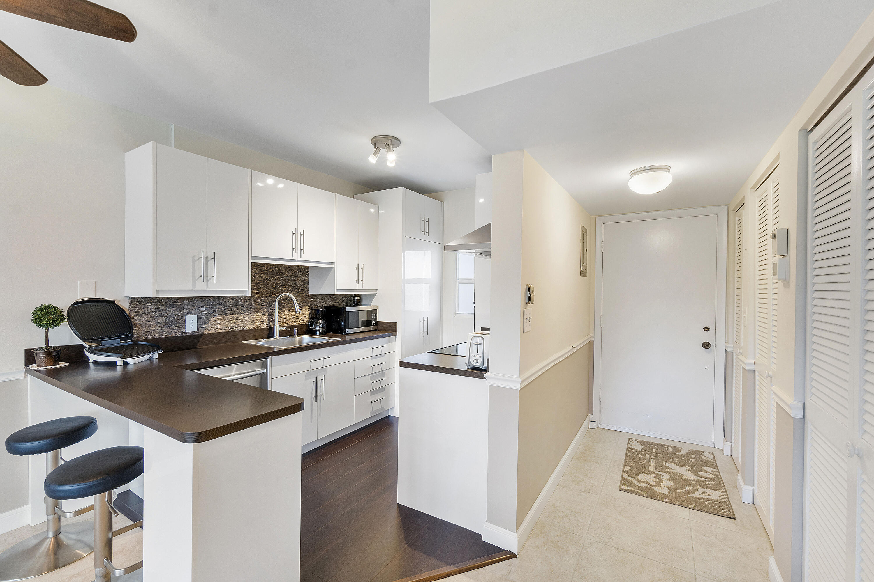 5401 NW 2nd Ave U322_024