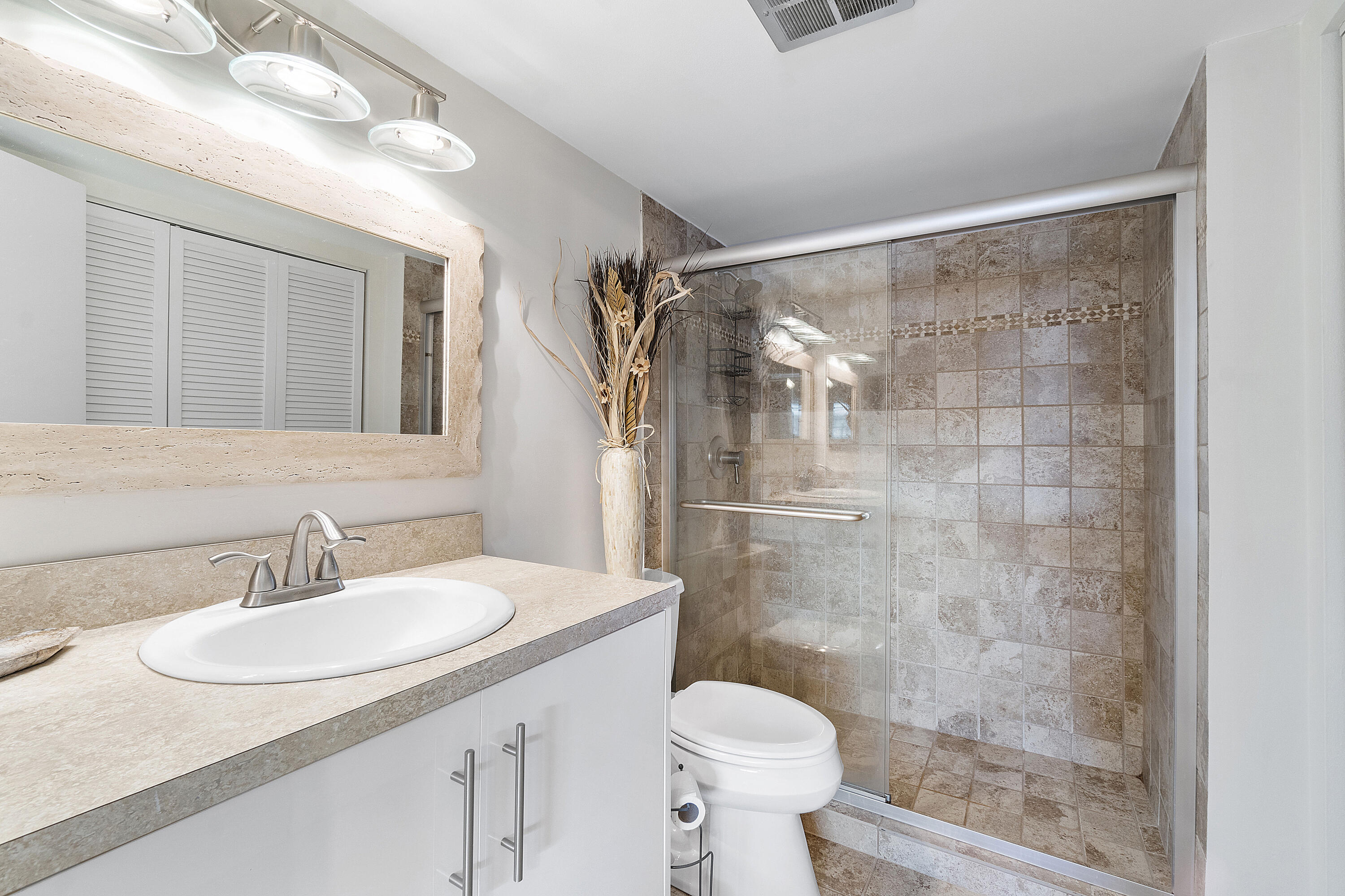 5401 NW 2nd Ave U322_031