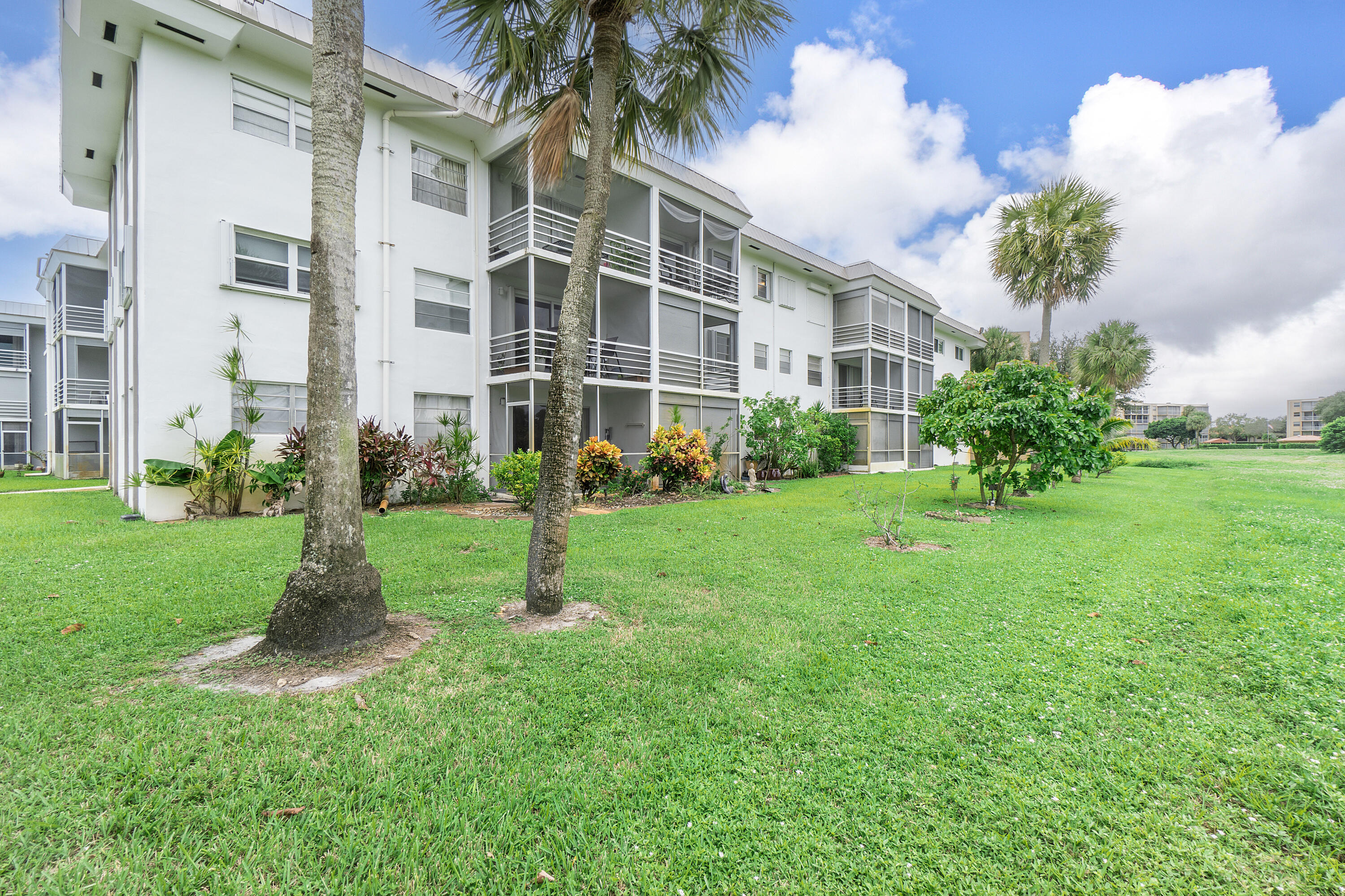 5401 NW 2nd Ave U322_003