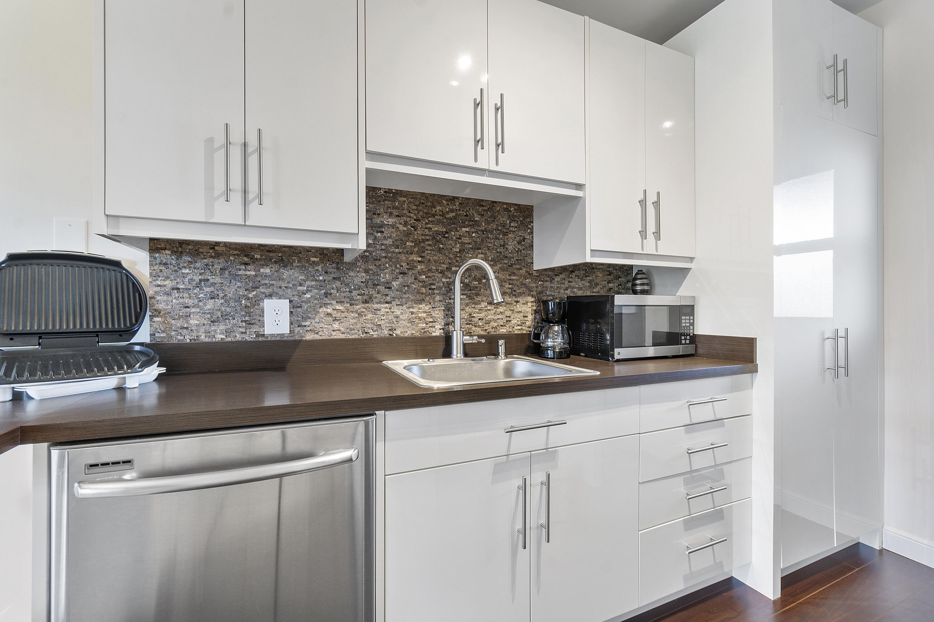 5401 NW 2nd Ave U322_026