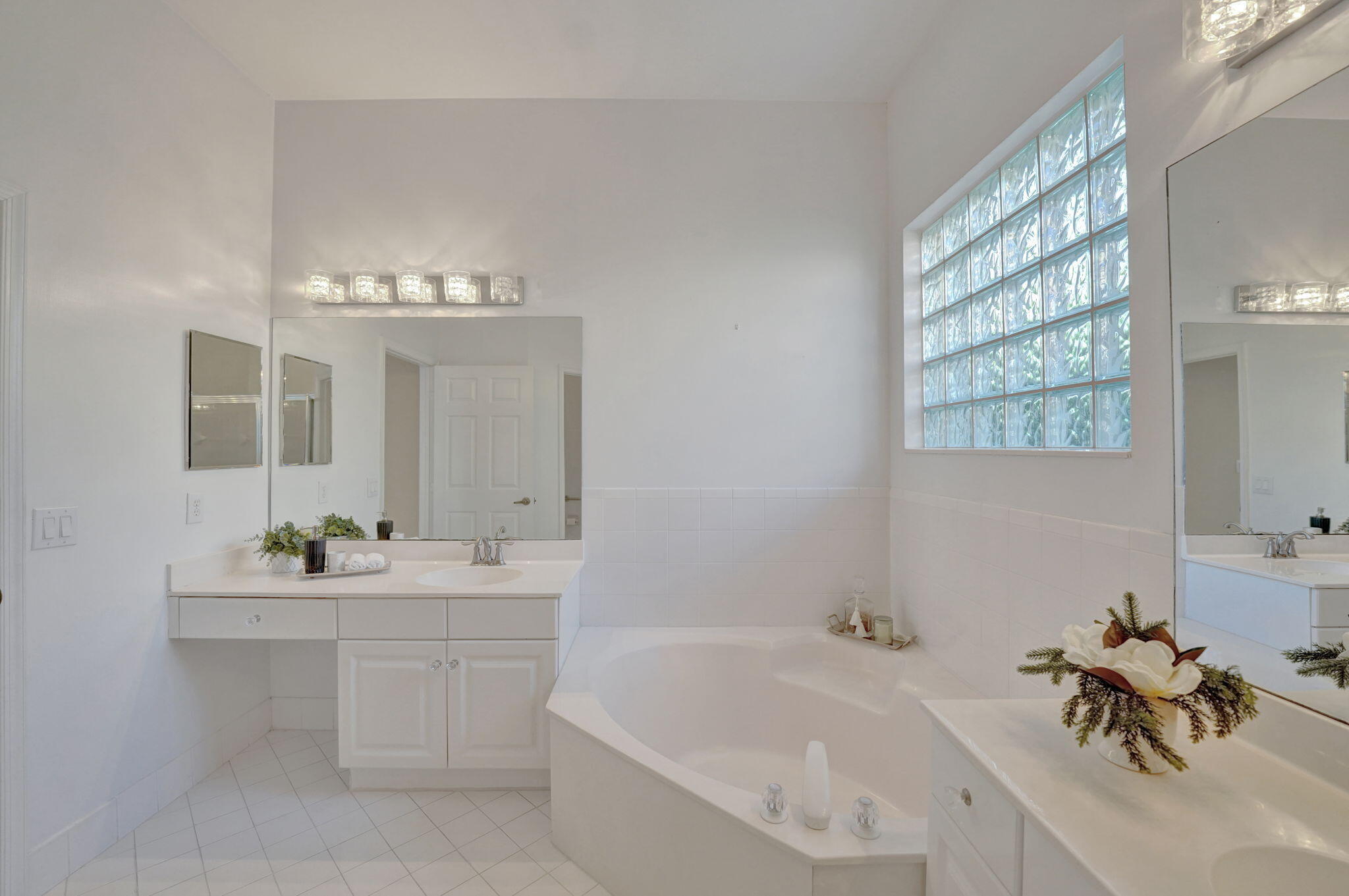 Spa-Inspired En-Suite Pimary Bath