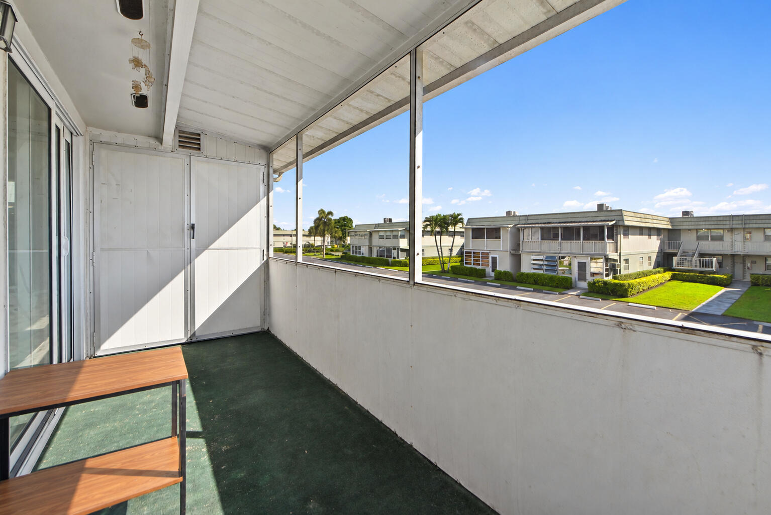 12 - 12 Balcony 02