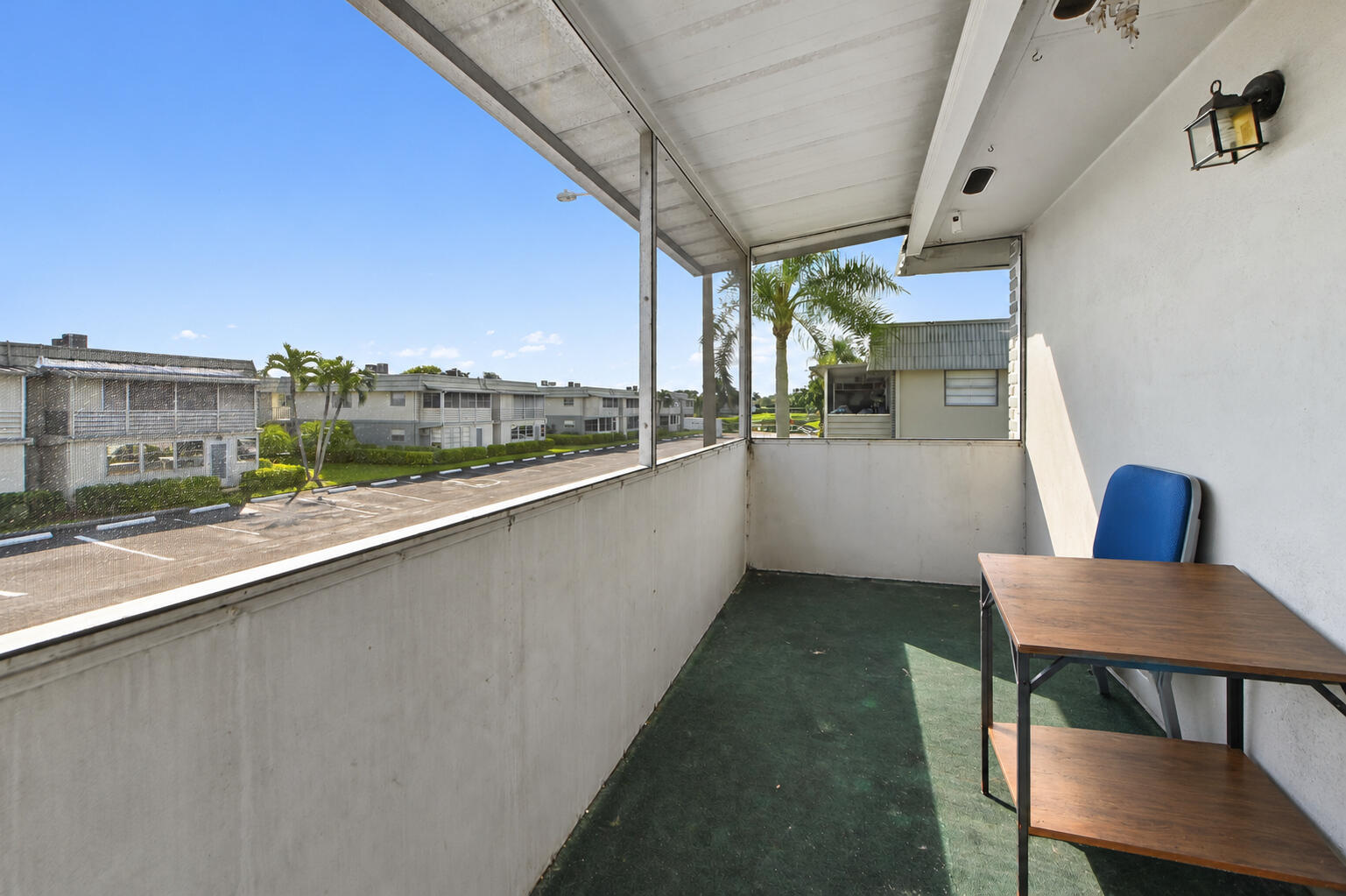 11 - 11 Balcony 01