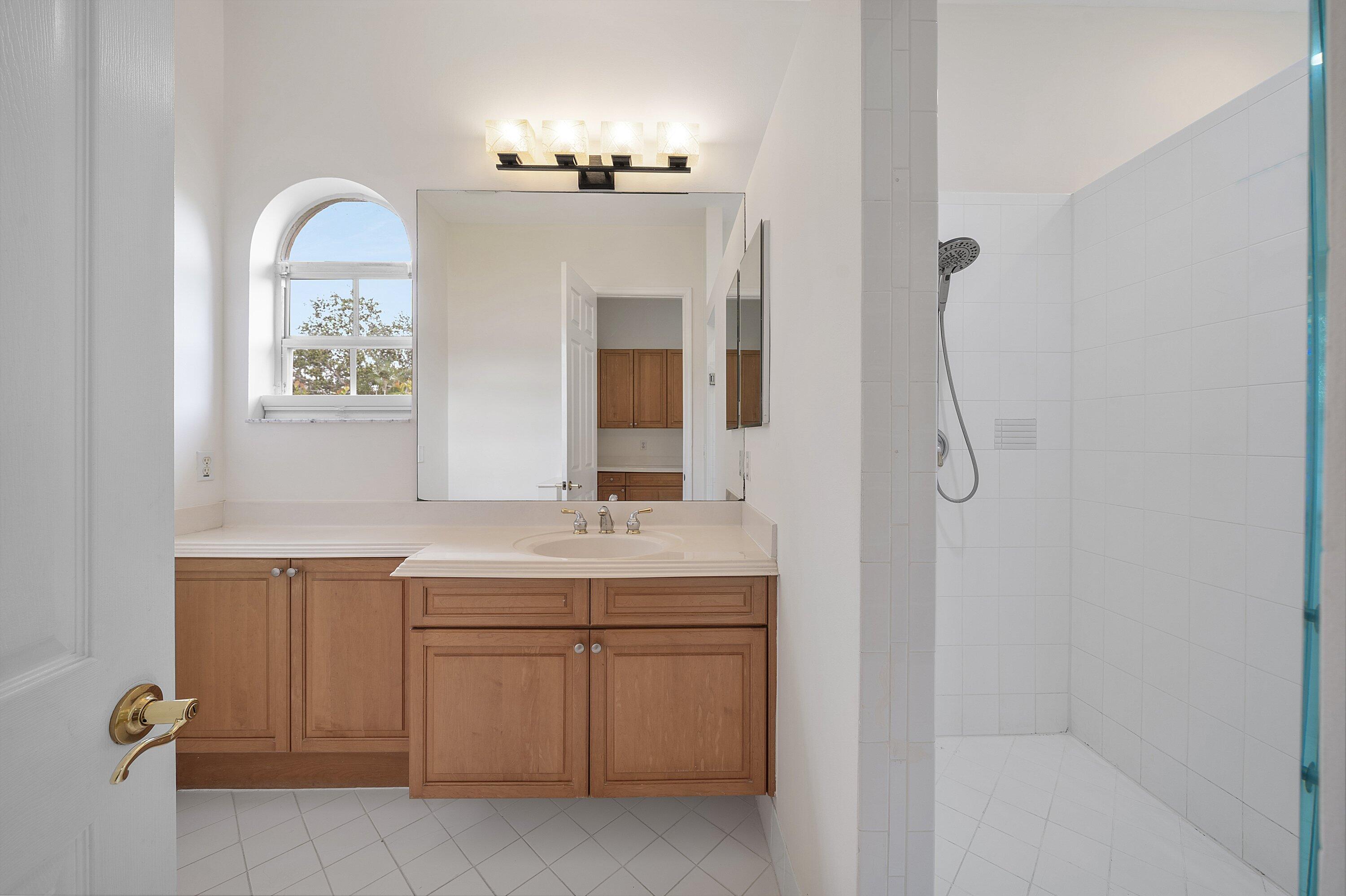6395 Stonehurst (43)