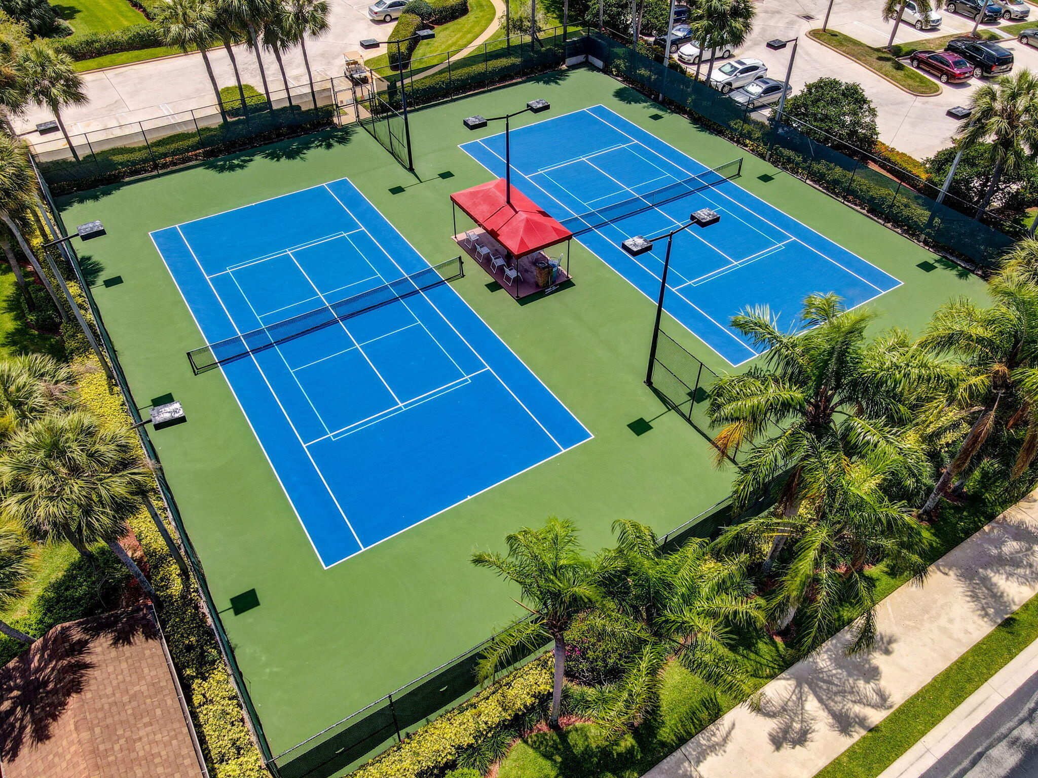 PICLEBALL & TENNIS COURTS
