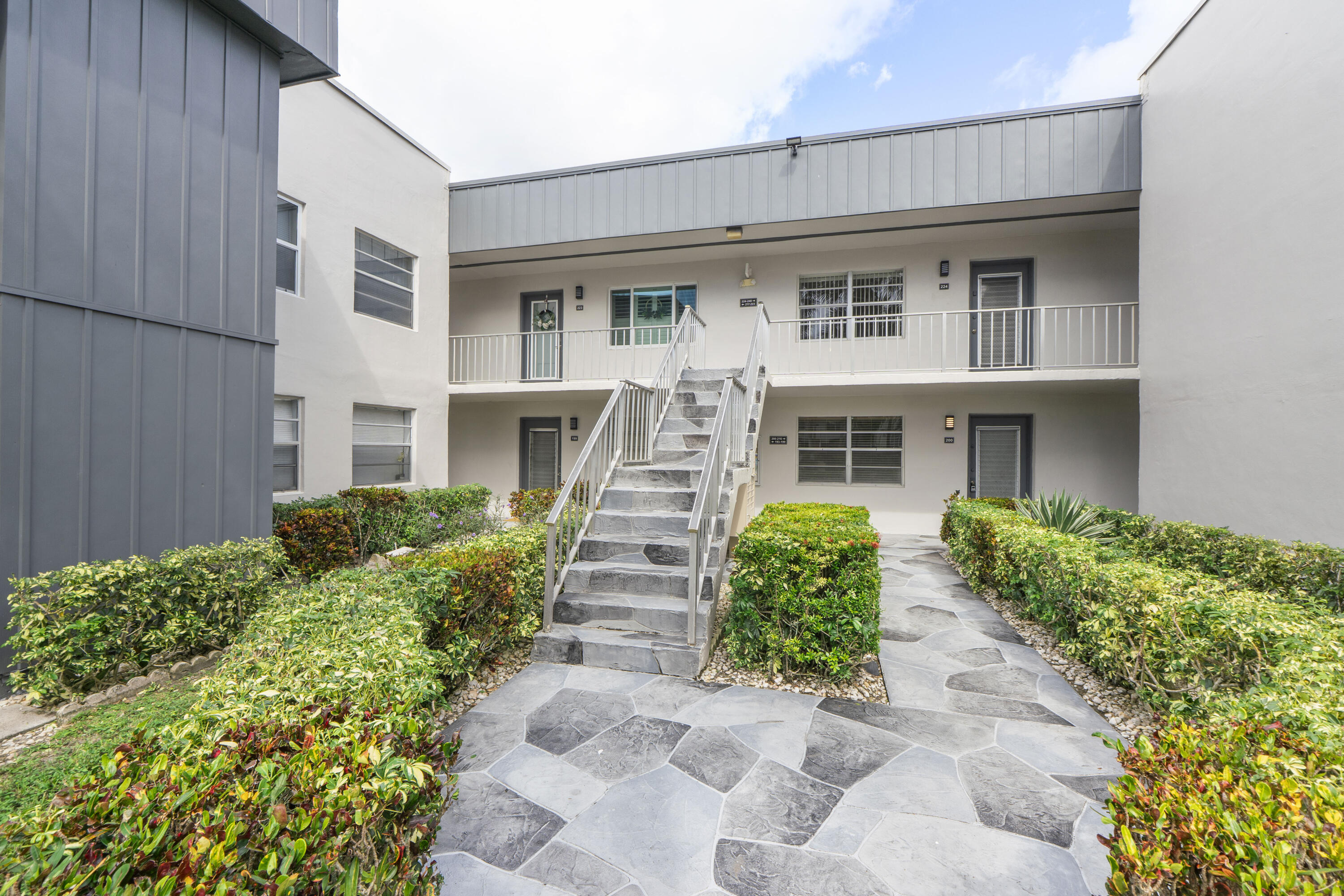 197 Normandy Ln_003