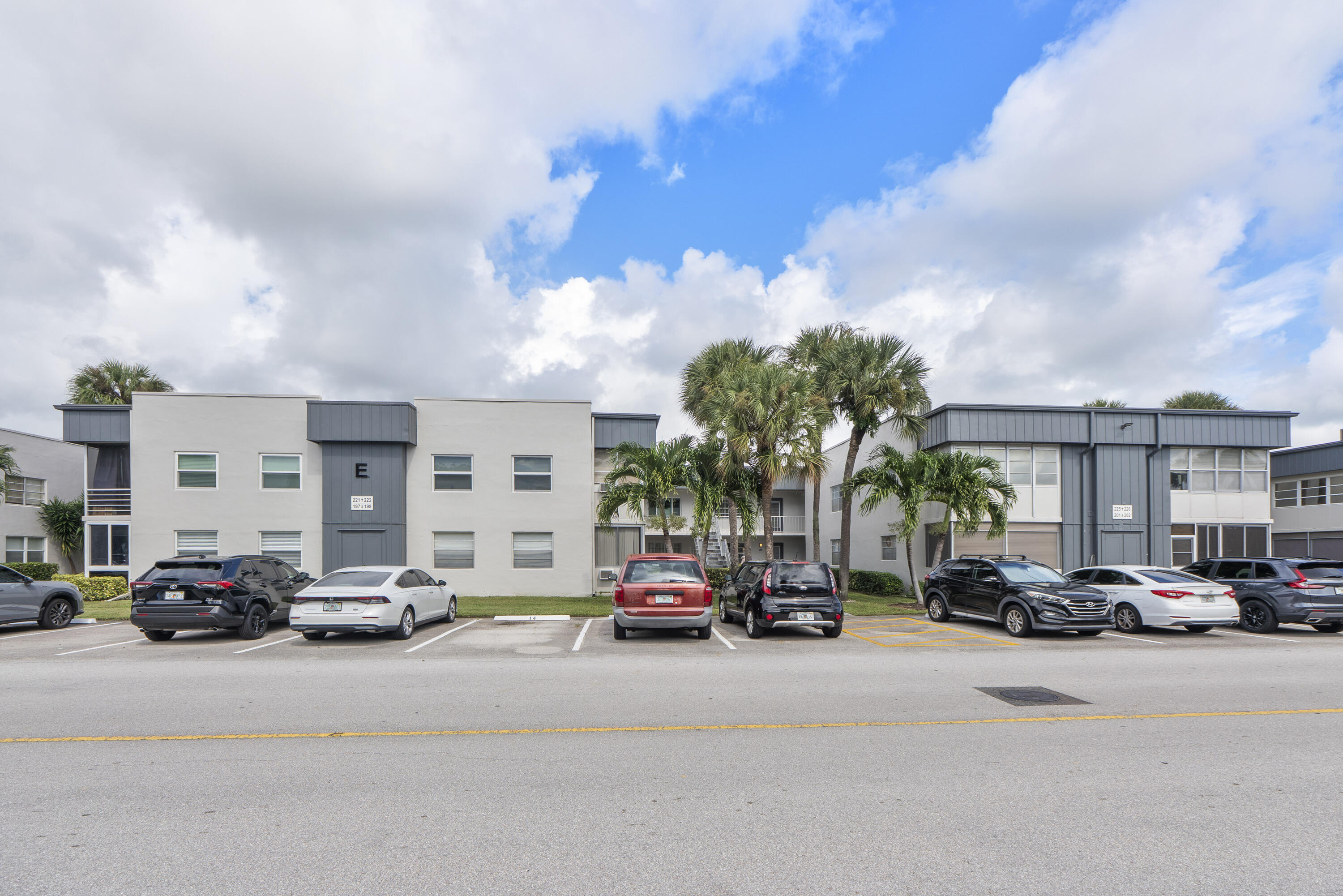 197 Normandy Ln_002