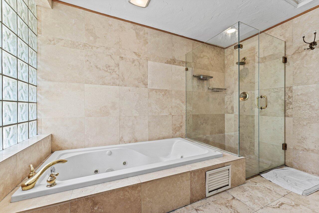 029-16821RoseAppleDrive