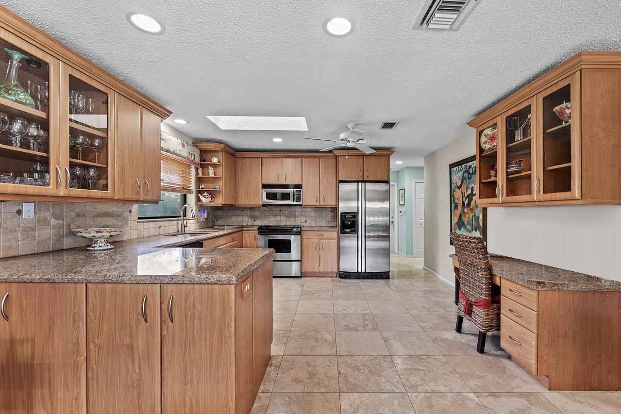 014-16821RoseAppleDrive