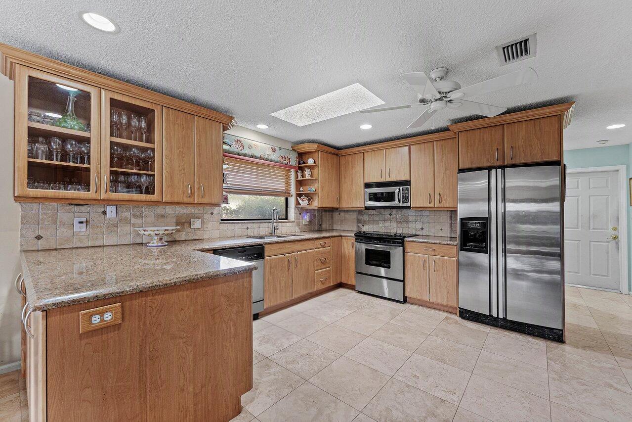 015-16821RoseAppleDrive