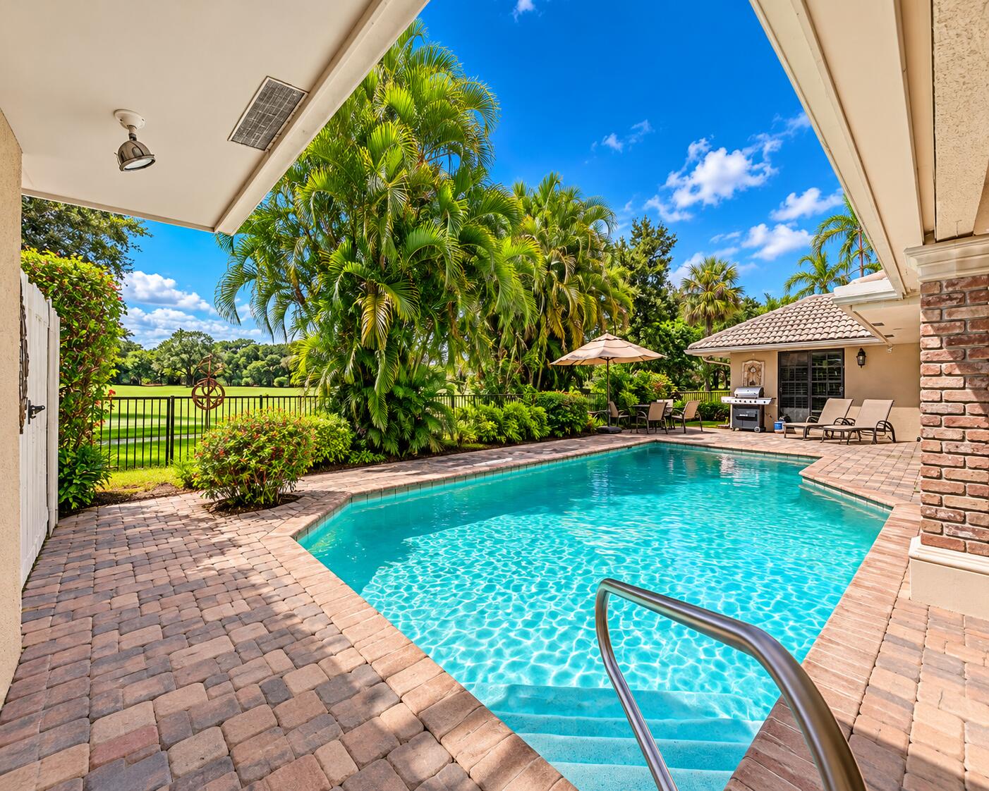 035-16821RoseAppleDrive