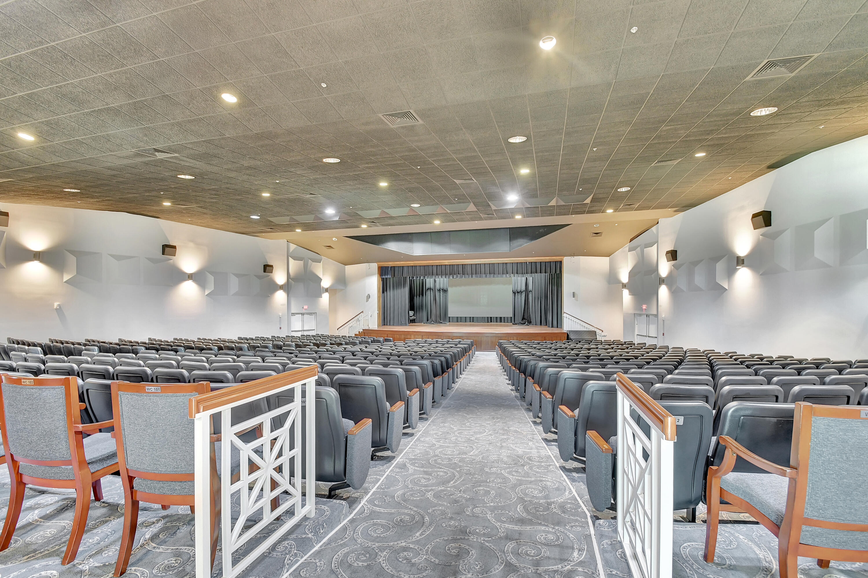 Theater new (1)