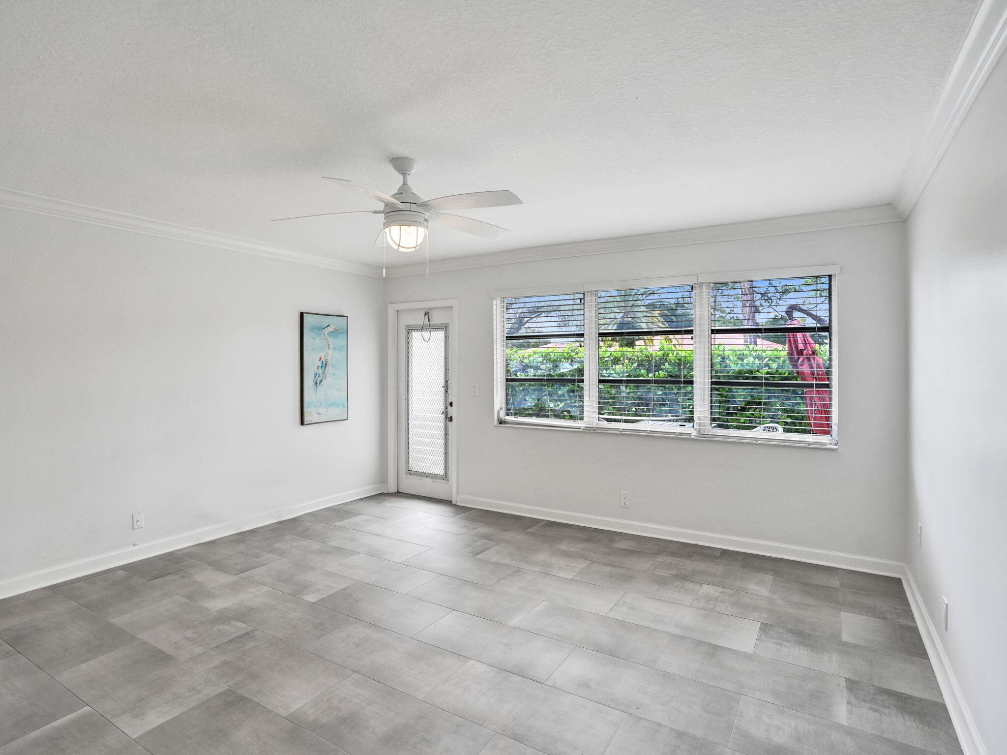 MAIN BEDROOM OUT TO BACK PATIO