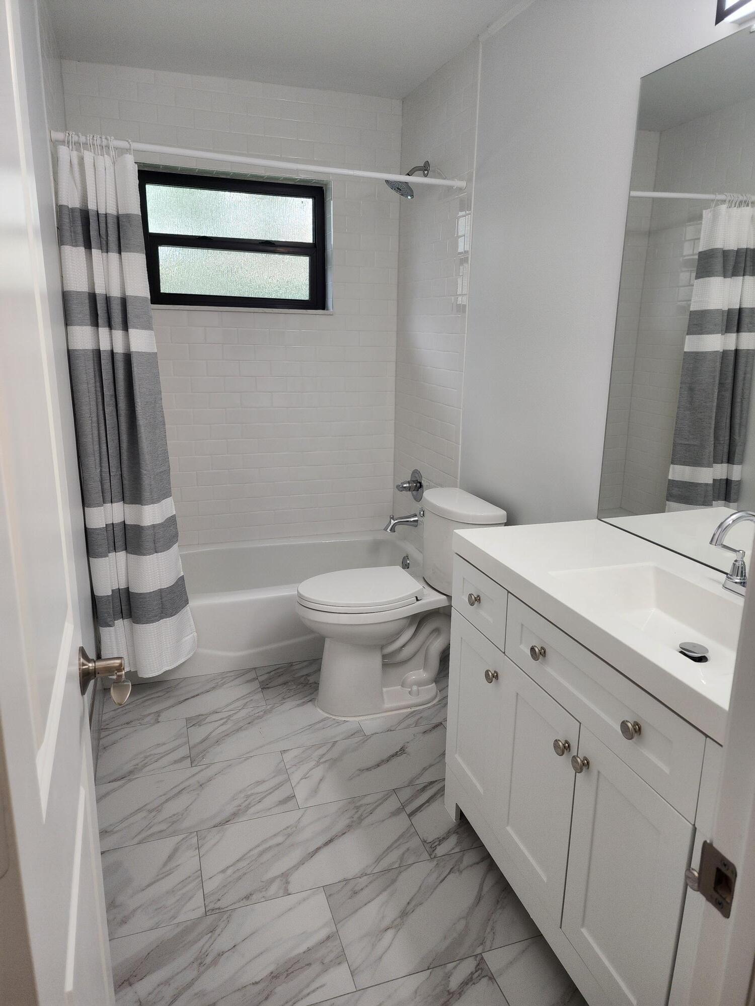 2nd floor Hall Bath