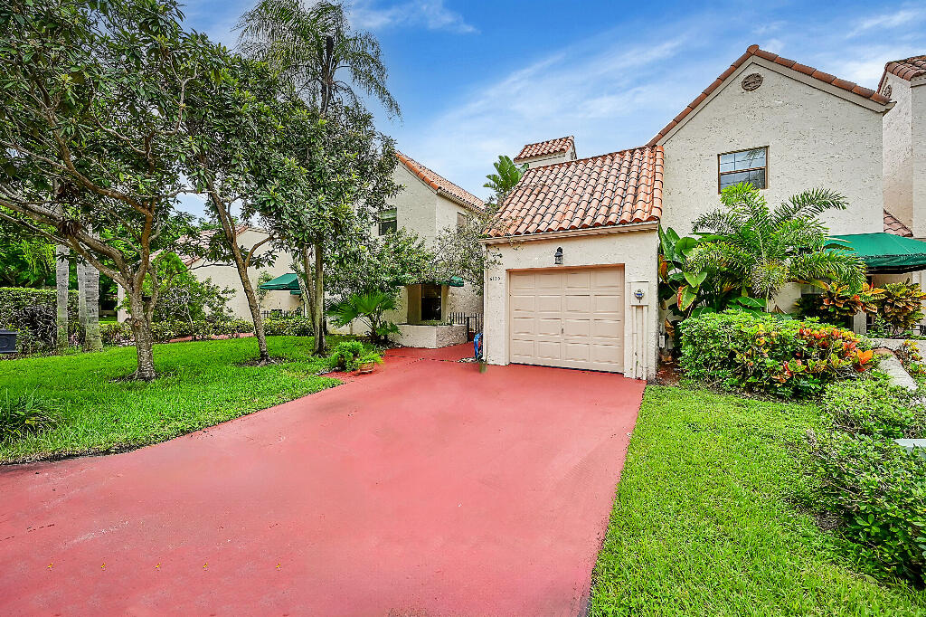 Welcome to 6130 Via Tierra Drive, Boca Raton- L'Ambiance