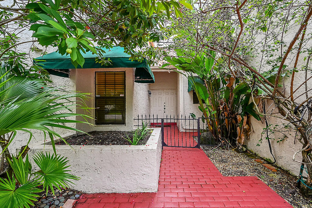 6130 Via Tierra Drive Entry 6130 Via Tierra Drive Entry
