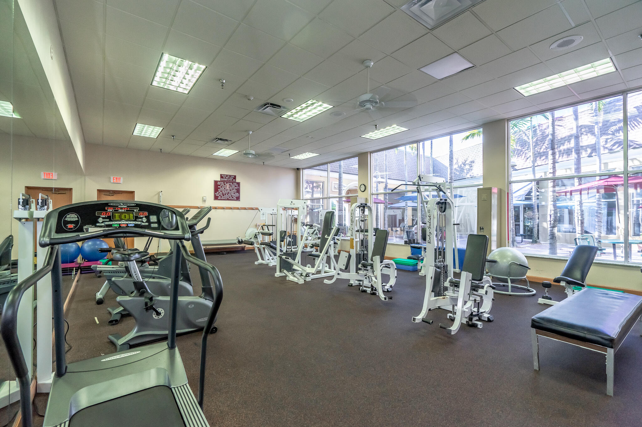 FITNESS ROOM
