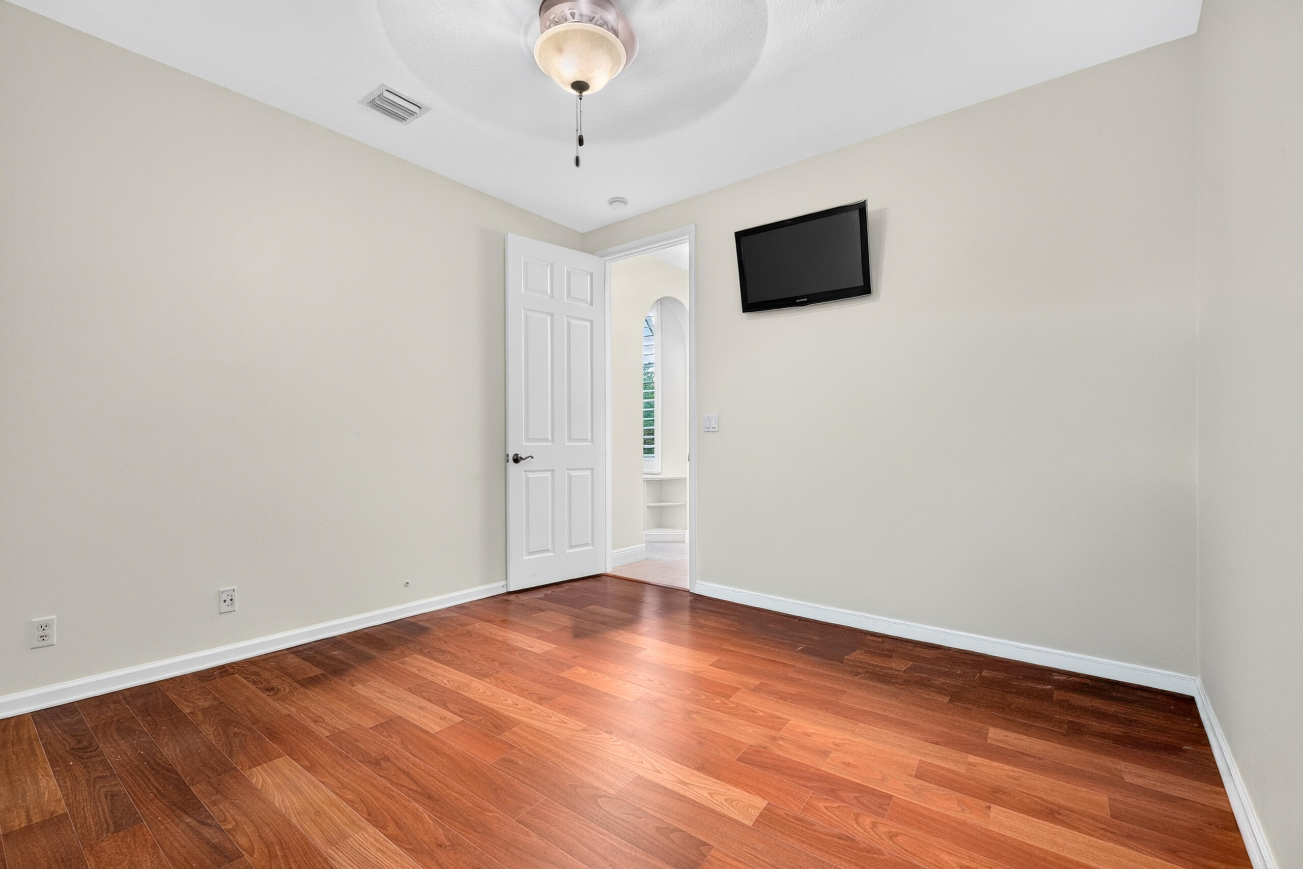Guest Bedroom 3- Wing 3