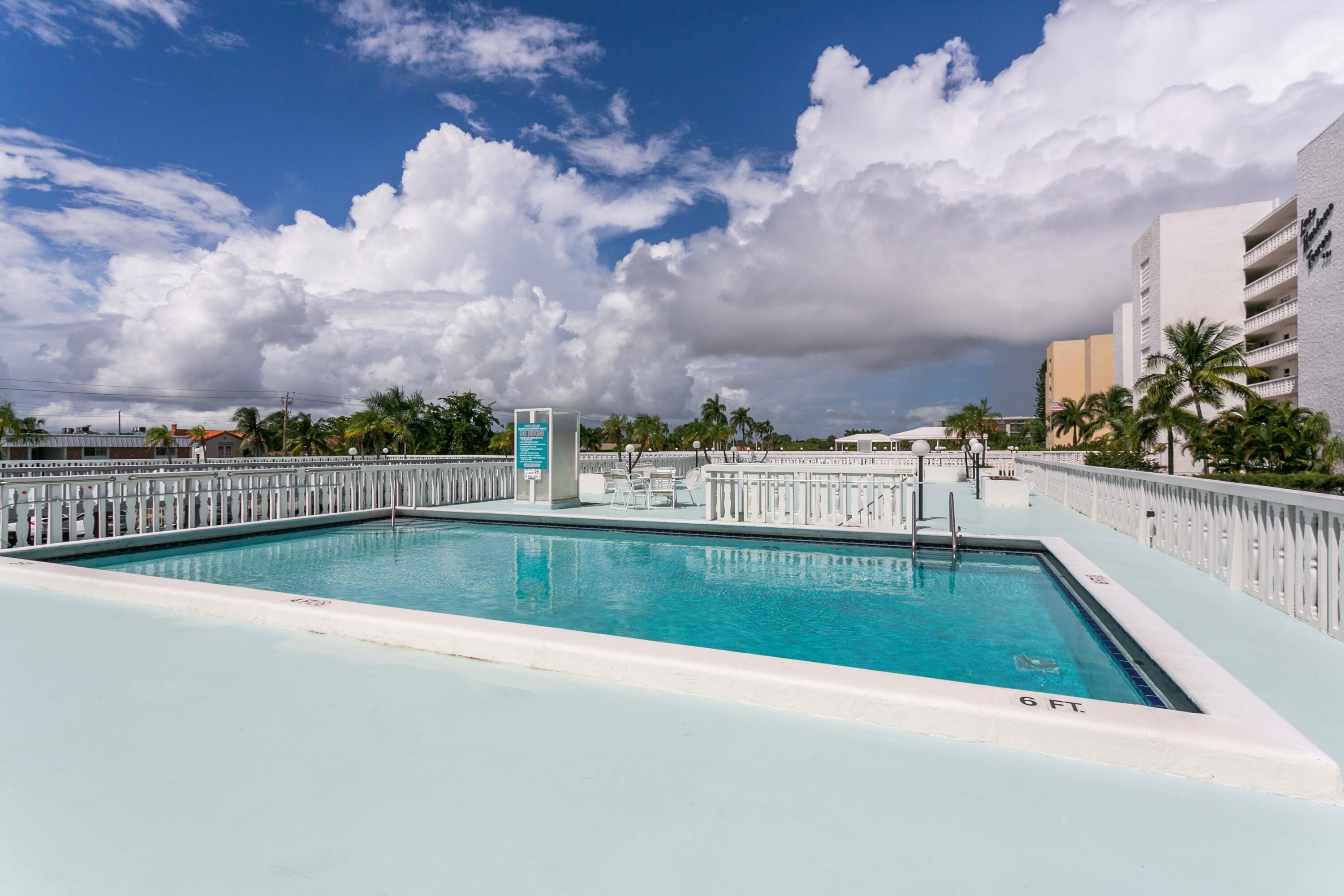 21301lakeshoredrive40929003poolhires 21301lakeshoredrive40929003poolhires