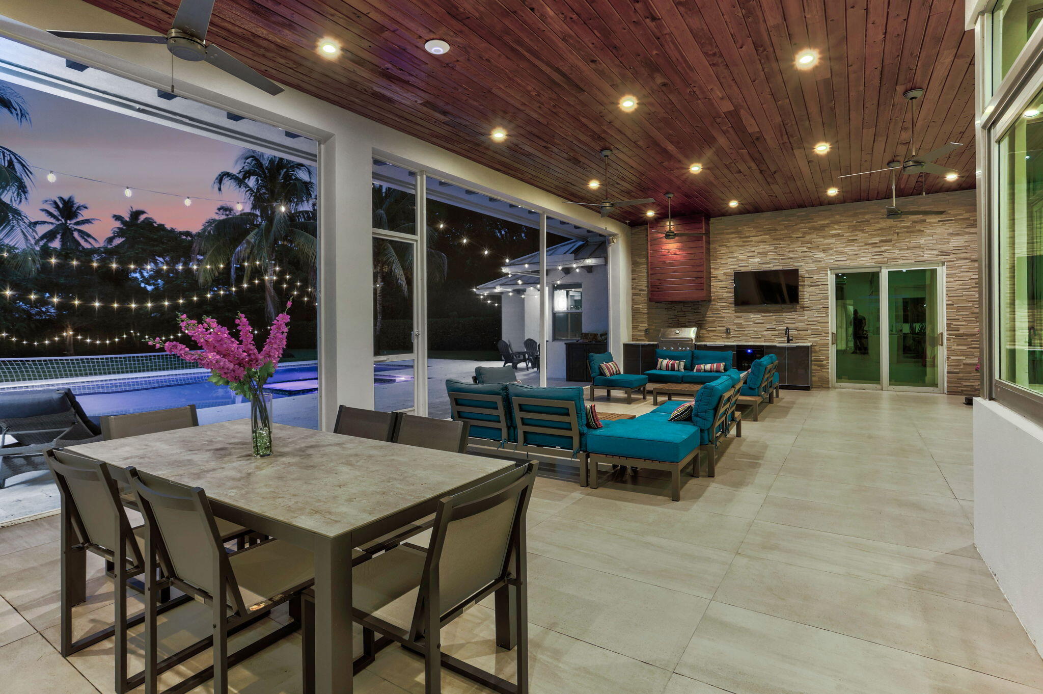 Twilight - Screened Patio