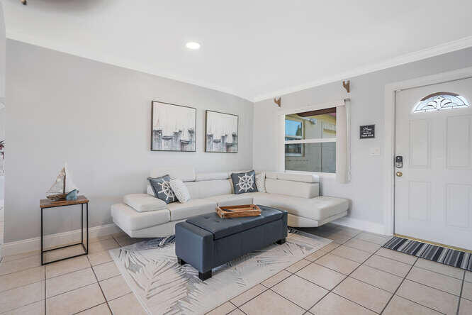 416 Lighthouse Drive North-small-015-015