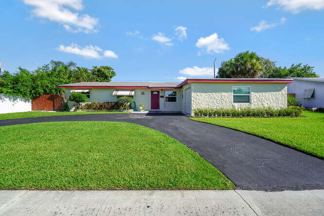 416 Lighthouse Drive North-small-001-002