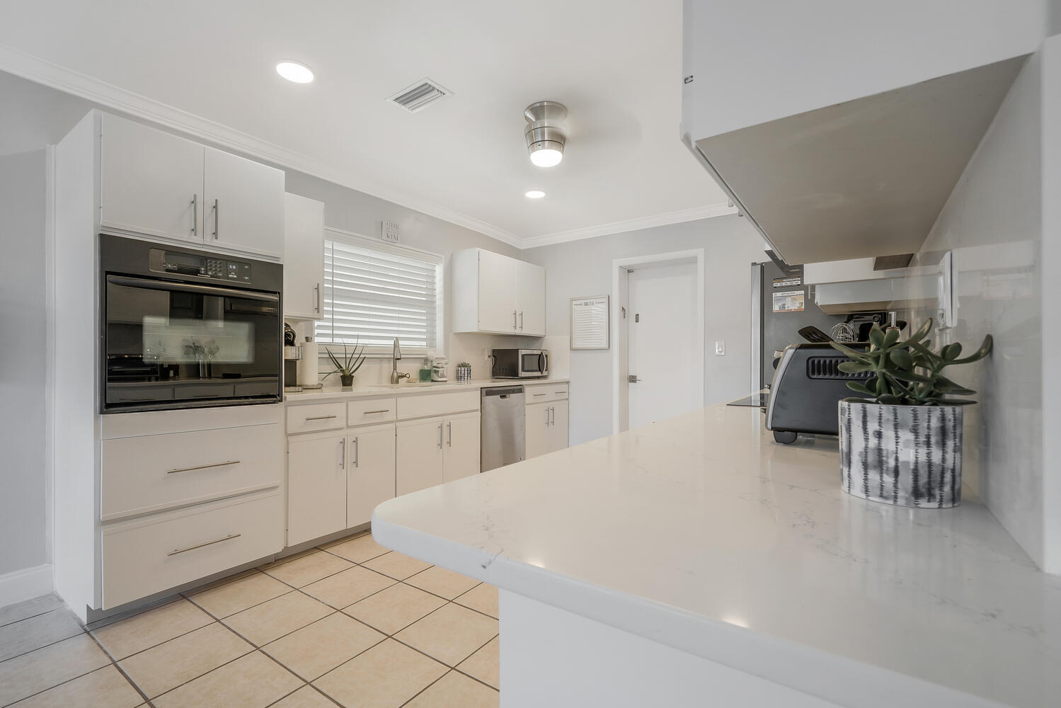 416 Lighthouse Drive North-large-010-035