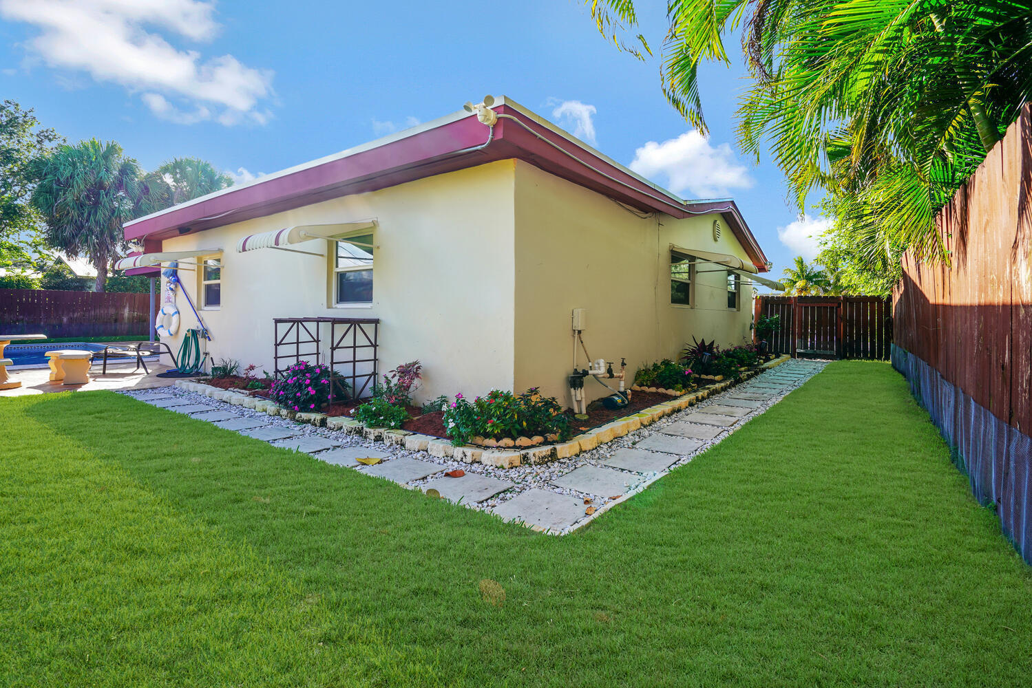 416 Lighthouse Drive North-large-033-033