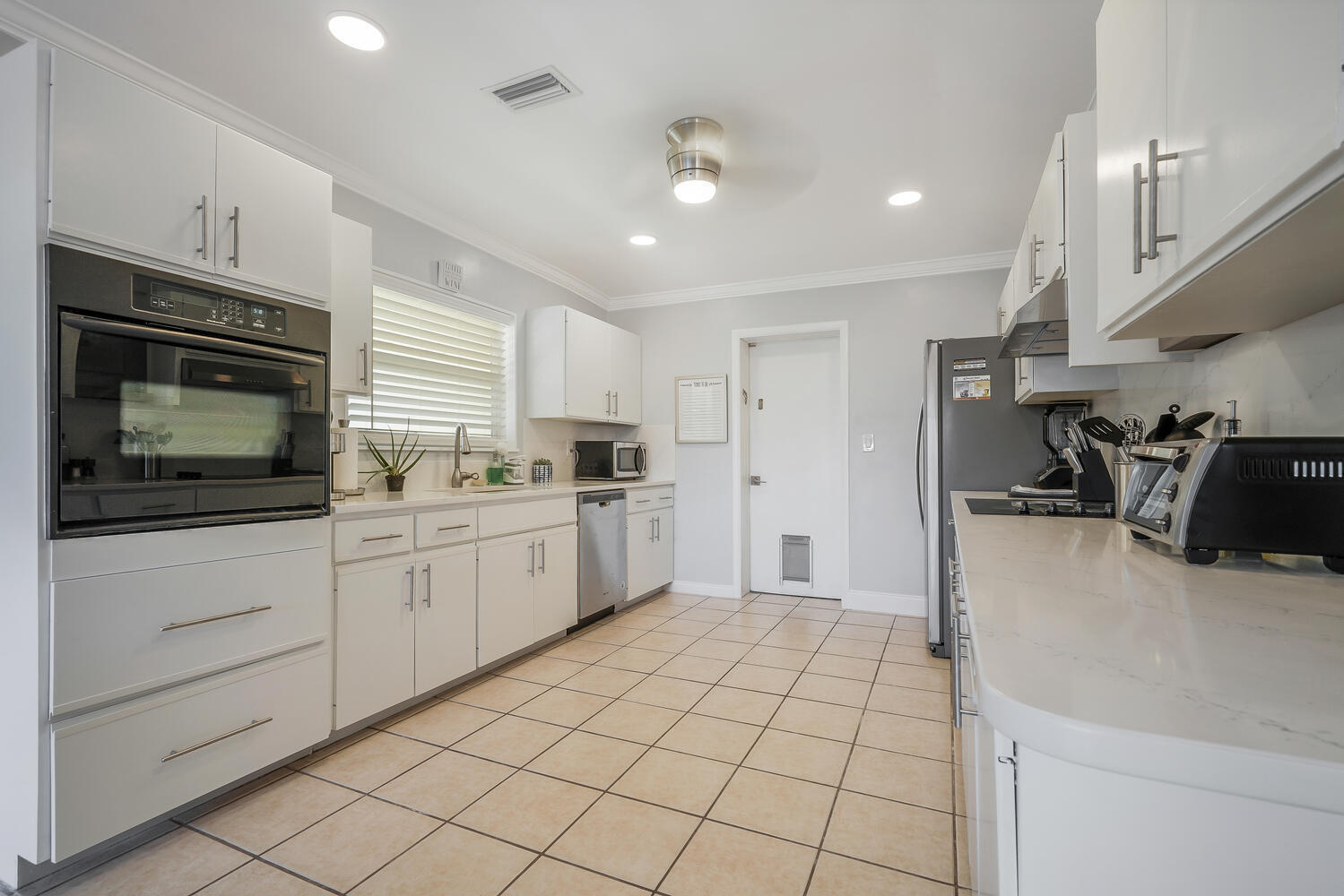 416 Lighthouse Drive North-large-011-004