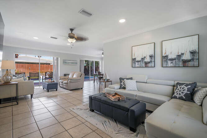 416 Lighthouse Drive North-small-006-003