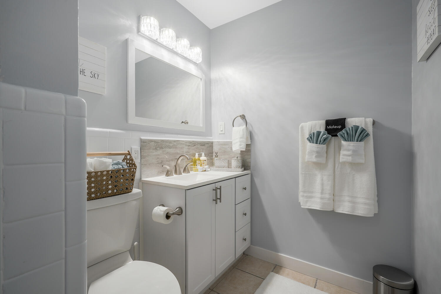 416 Lighthouse Drive North-large-017-017