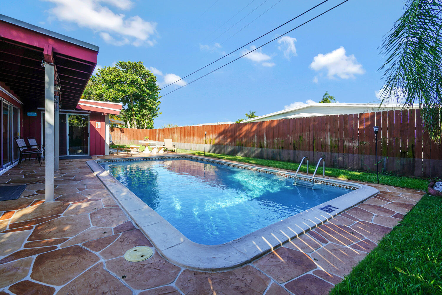 416 Lighthouse Drive North-large-029-025